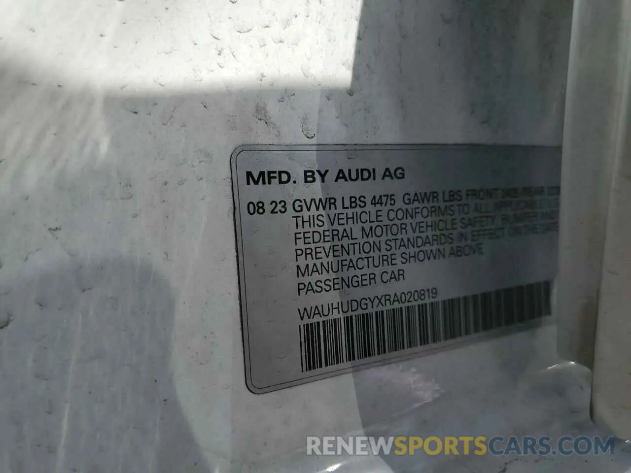 13 fotografías del automóvil dañado WAUHUDGYXRA020819 AUDI A3 2024