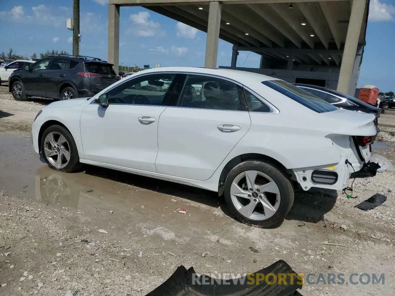 2 fotografías del automóvil dañado WAUHUDGYXRA020819 AUDI A3 2024