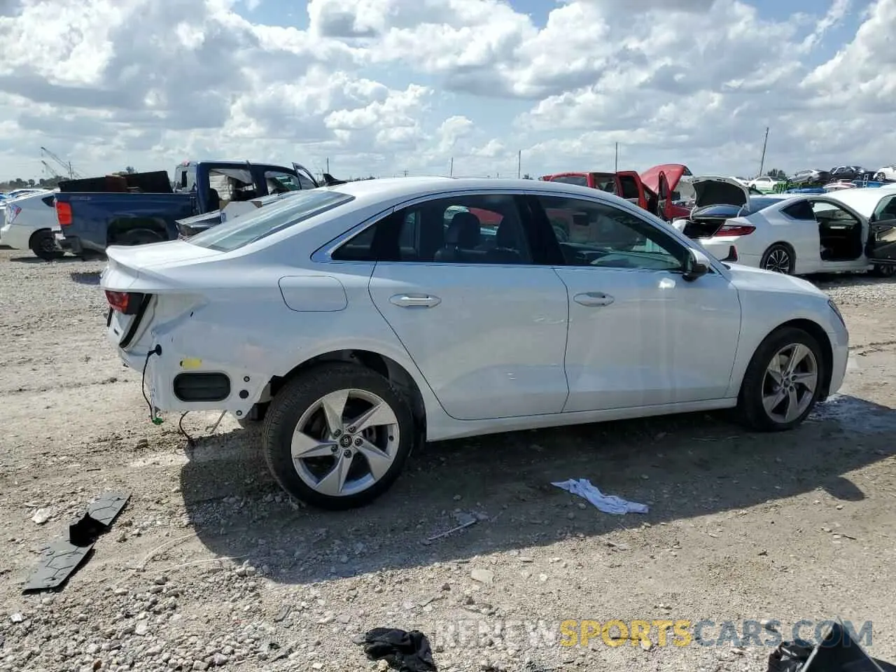 3 fotografías del automóvil dañado WAUHUDGYXRA020819 AUDI A3 2024