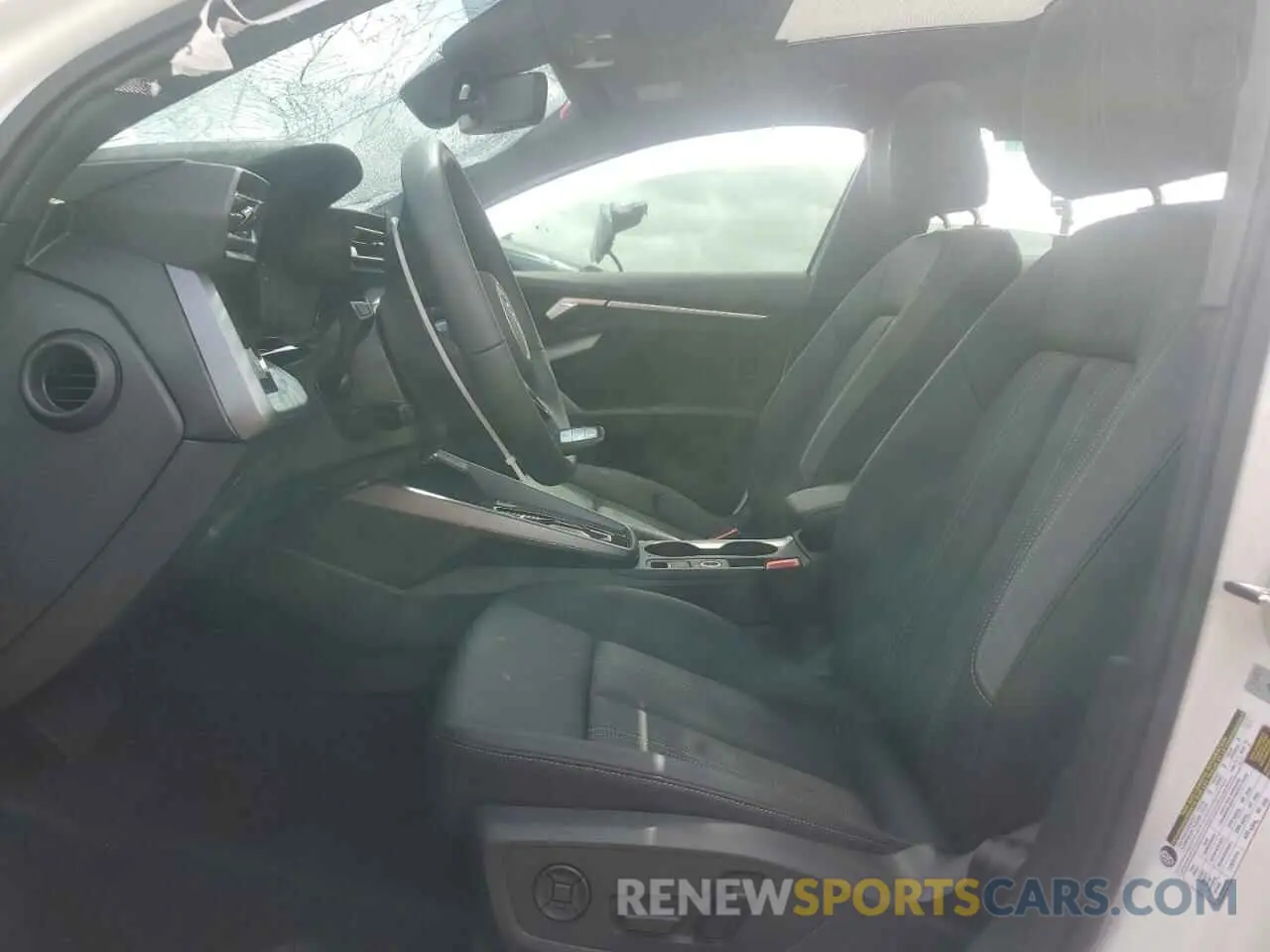 7 fotografías del automóvil dañado WAUGUDGY1SA060725 AUDI A3 2025