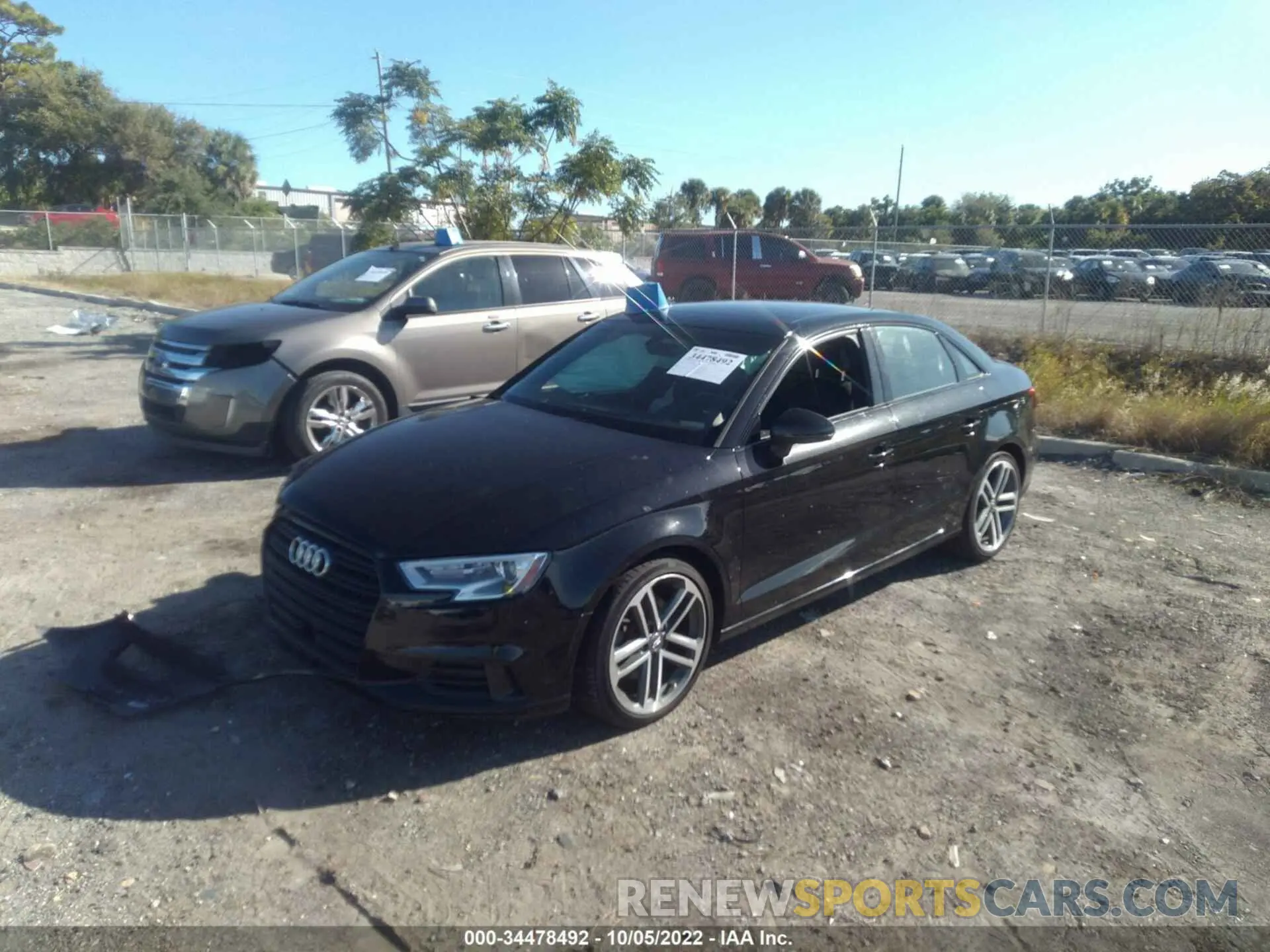 2 fotografías del automóvil dañado WAUAUGFF2KA086029 AUDI A3 SEDAN 2019
