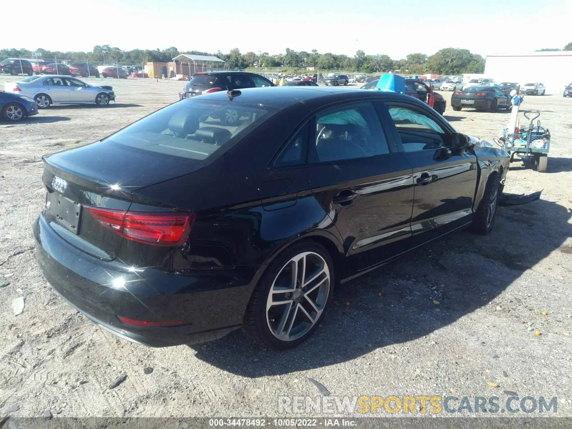 4 fotografías del automóvil dañado WAUAUGFF2KA086029 AUDI A3 SEDAN 2019