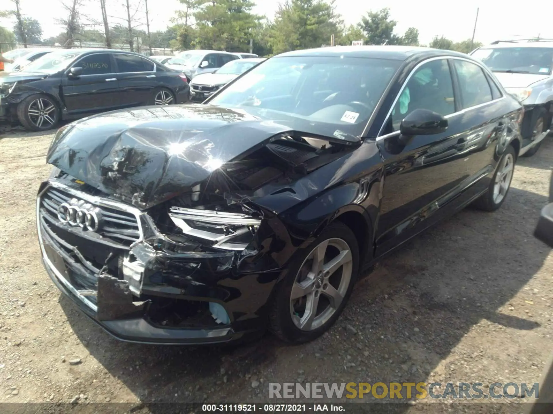 2 fotografías del automóvil dañado WAUBEGFF4KA120442 AUDI A3 SEDAN 2019
