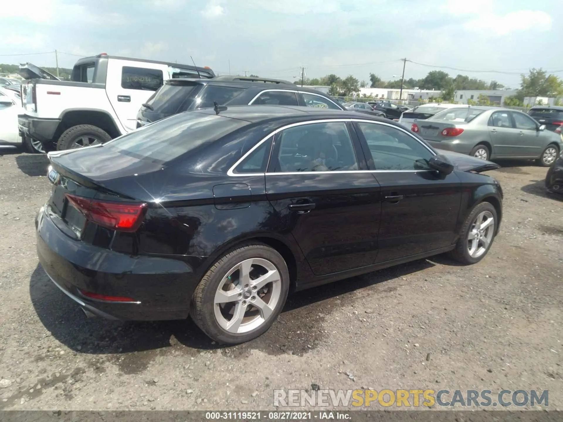 4 fotografías del automóvil dañado WAUBEGFF4KA120442 AUDI A3 SEDAN 2019