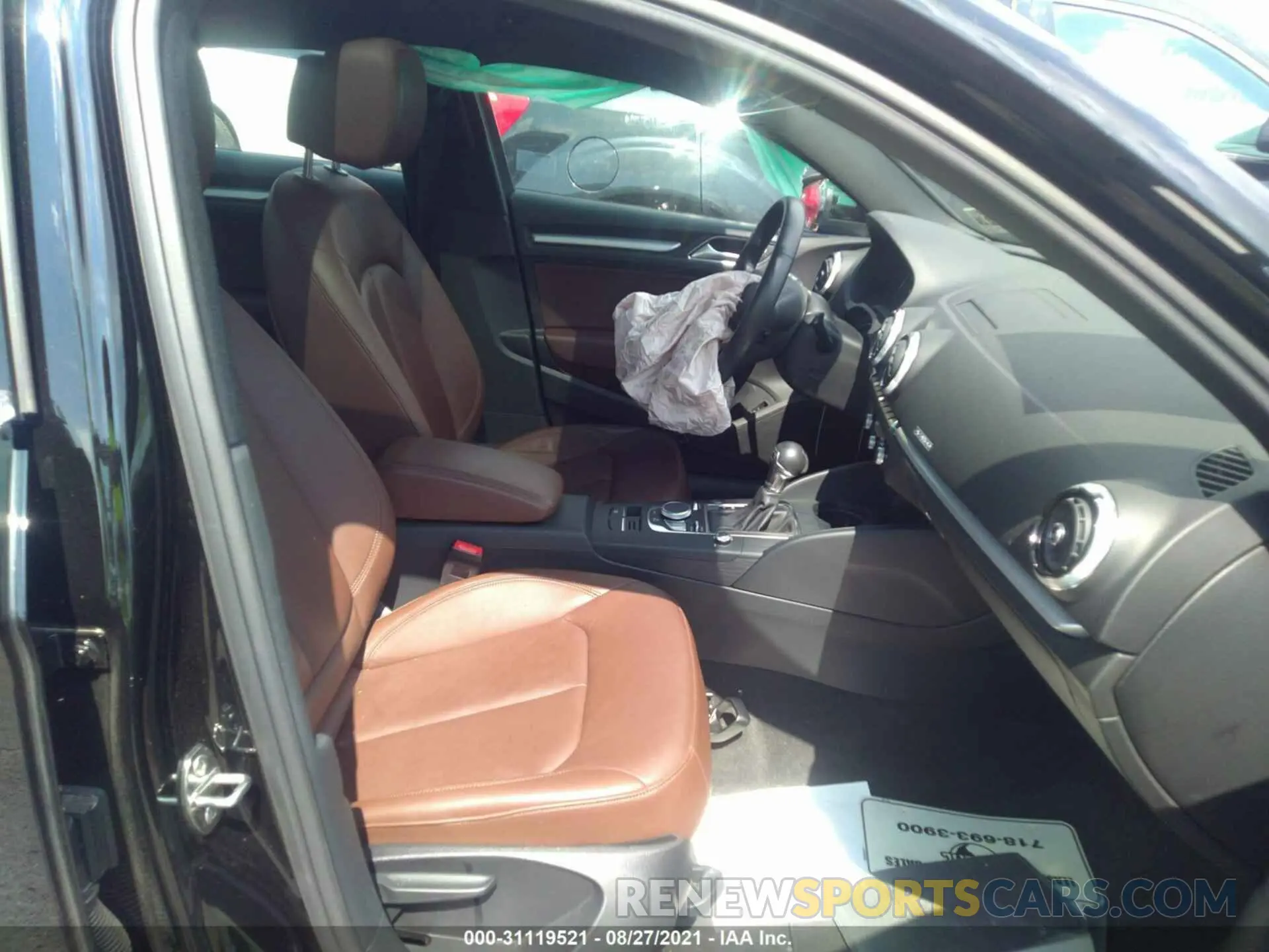 5 fotografías del automóvil dañado WAUBEGFF4KA120442 AUDI A3 SEDAN 2019