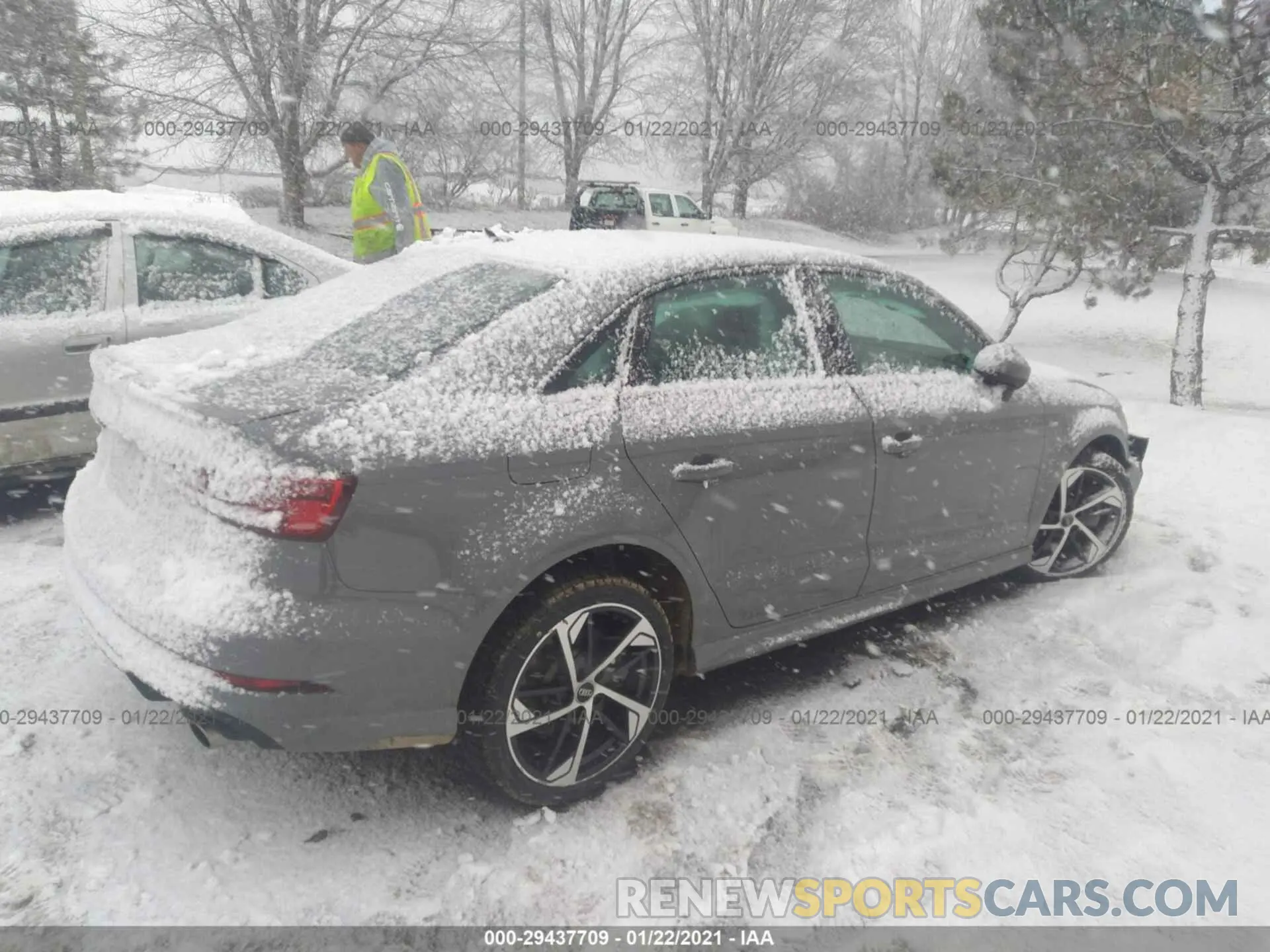 4 fotografías del automóvil dañado WAUBEGFF2LA014458 AUDI A3 SEDAN 2020