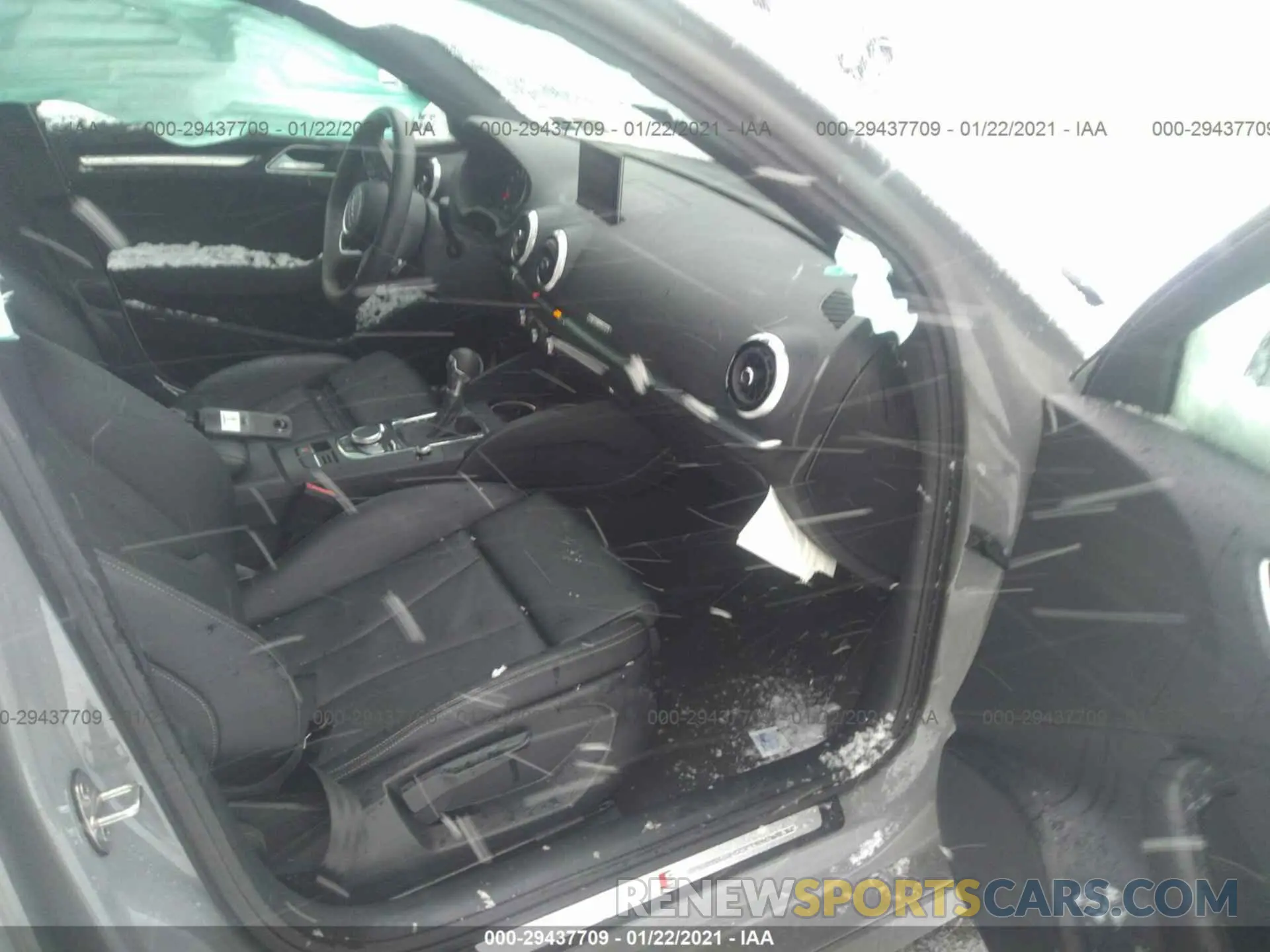 5 fotografías del automóvil dañado WAUBEGFF2LA014458 AUDI A3 SEDAN 2020