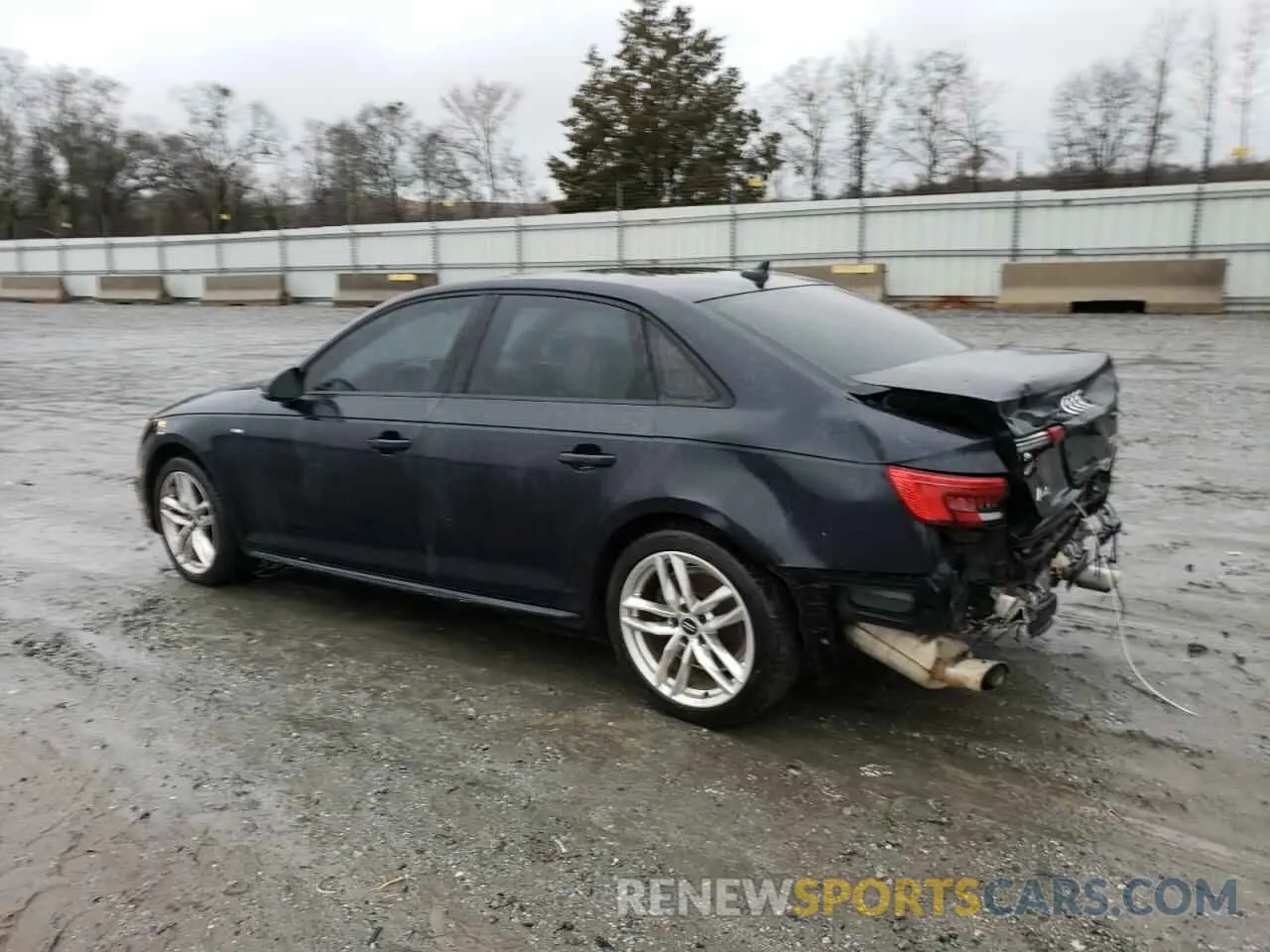 2 fotografías del automóvil dañado WAUKMAF47HN052735 AUDI A4 2017
