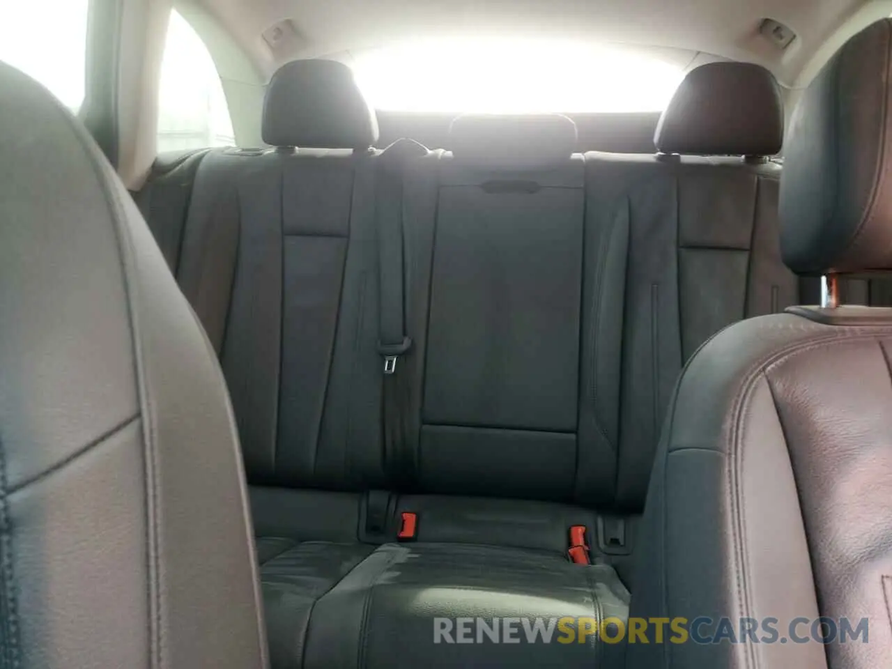 10 fotografías del automóvil dañado WA17NAF45KA037360 AUDI A4 2019
