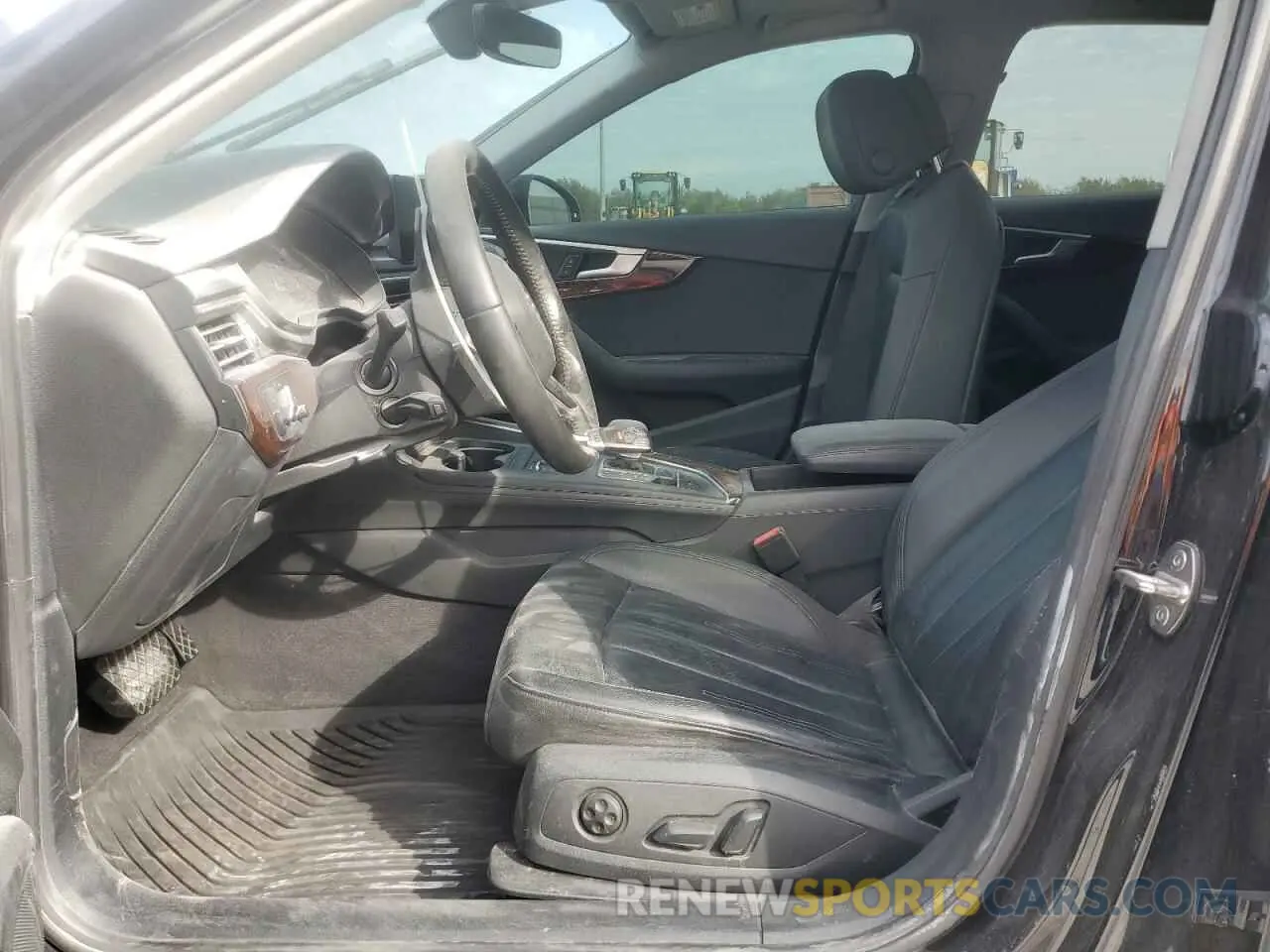 7 fotografías del automóvil dañado WA17NAF45KA037360 AUDI A4 2019