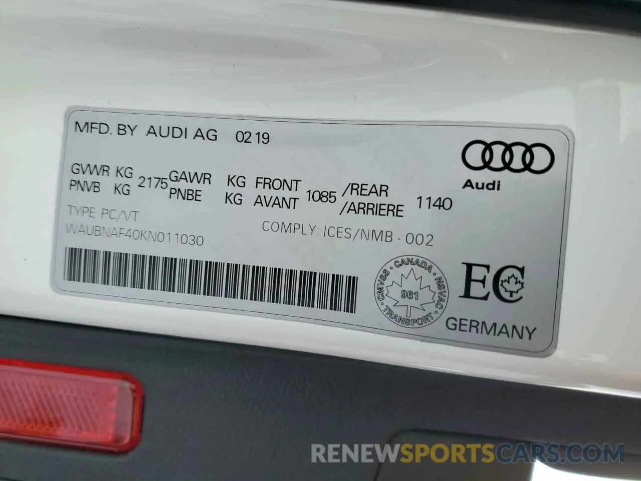 12 fotografías del automóvil dañado WAUBNAF40KN011030 AUDI A4 2019