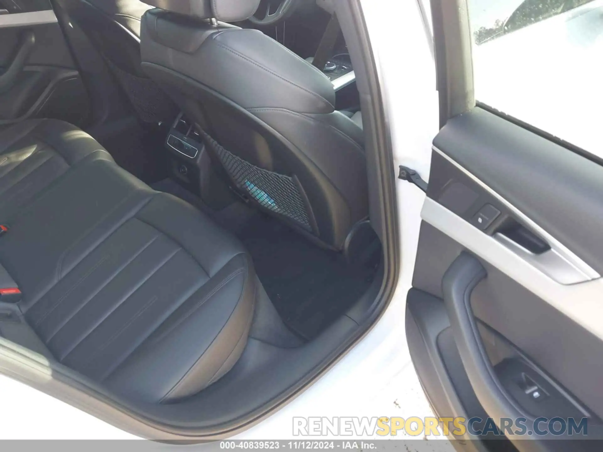 8 fotografías del automóvil dañado WAUDNAF40KA096953 AUDI A4 2019