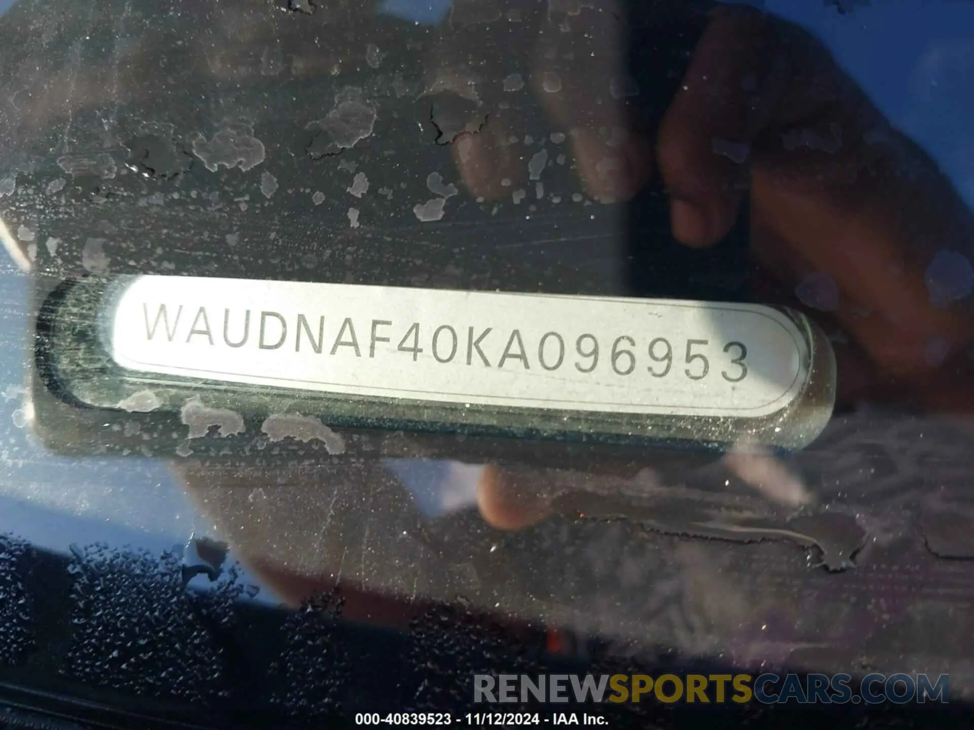 9 fotografías del automóvil dañado WAUDNAF40KA096953 AUDI A4 2019