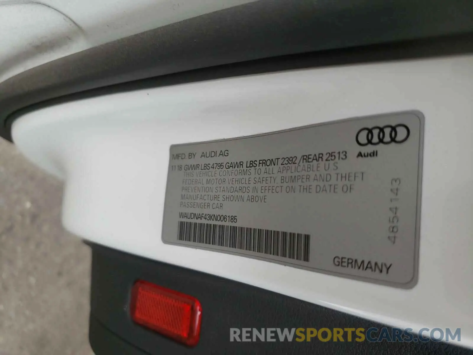 10 fotografías del automóvil dañado WAUDNAF43KN006185 AUDI A4 2019