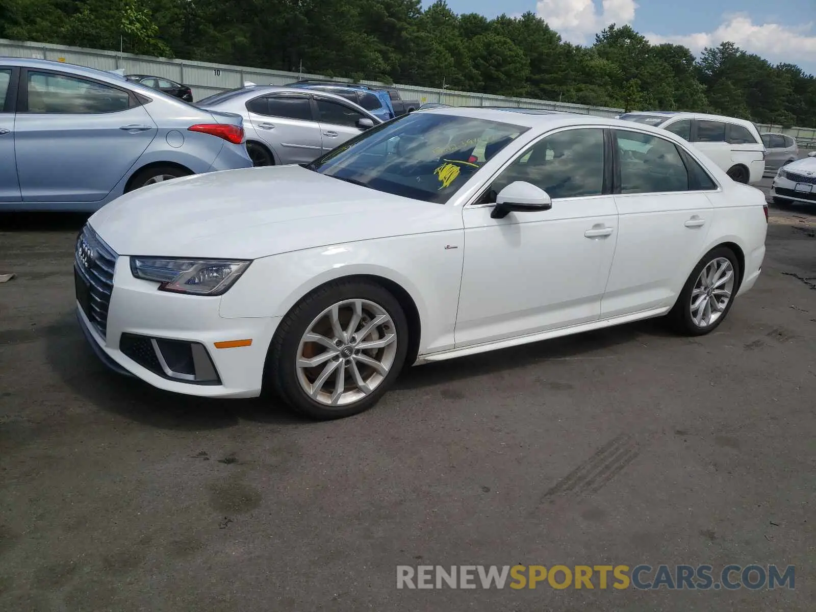 2 fotografías del automóvil dañado WAUDNAF43KN006185 AUDI A4 2019
