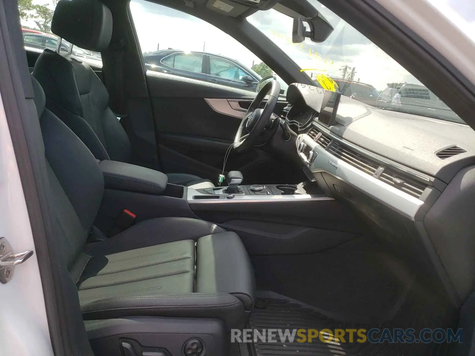 5 fotografías del automóvil dañado WAUDNAF43KN006185 AUDI A4 2019