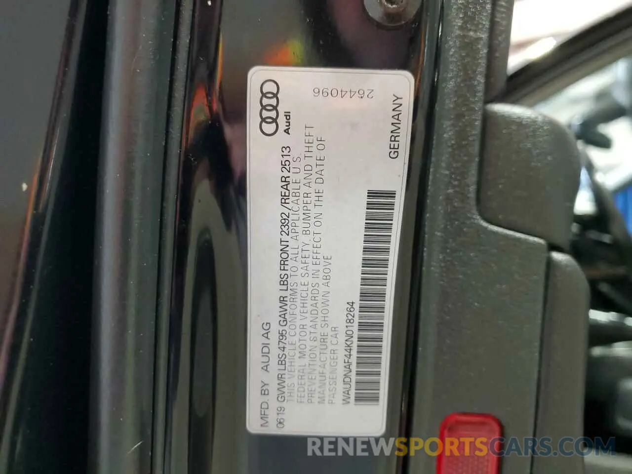 12 fotografías del automóvil dañado WAUDNAF44KN018264 AUDI A4 2019