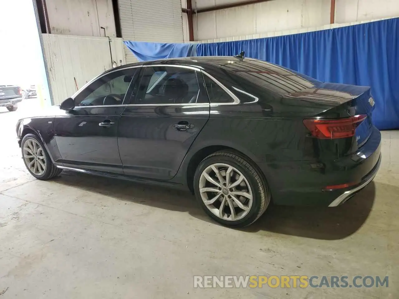 2 fotografías del automóvil dañado WAUDNAF44KN018264 AUDI A4 2019