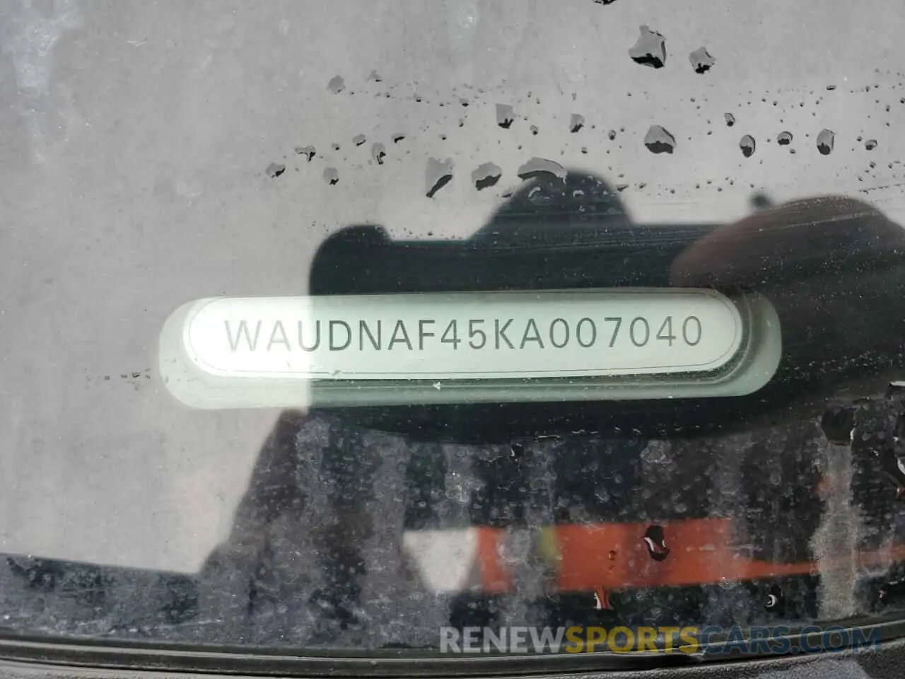 12 fotografías del automóvil dañado WAUDNAF45KA007040 AUDI A4 2019