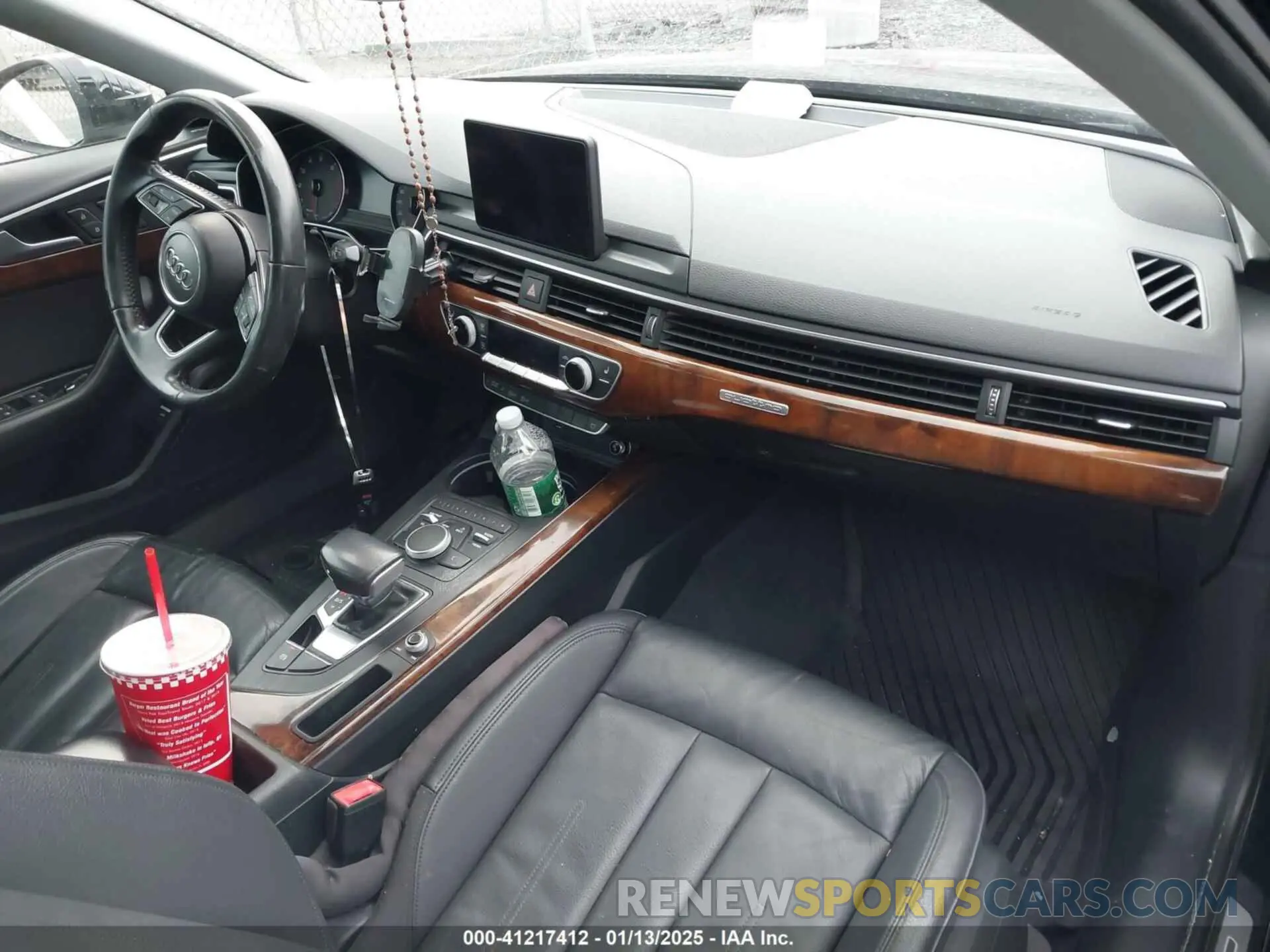 5 fotografías del automóvil dañado WAUDNAF45KA108157 AUDI A4 2019