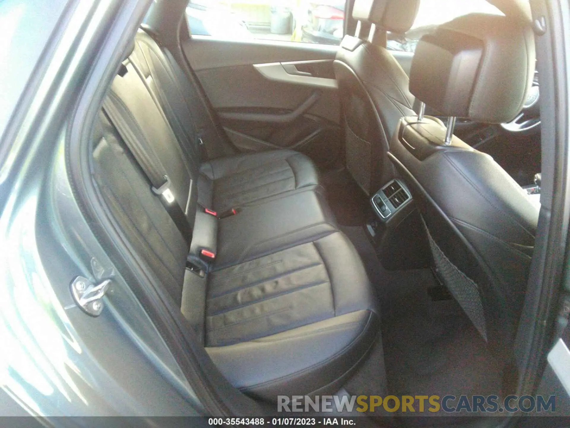 8 fotografías del automóvil dañado WAUDNAF46KN017228 AUDI A4 2019