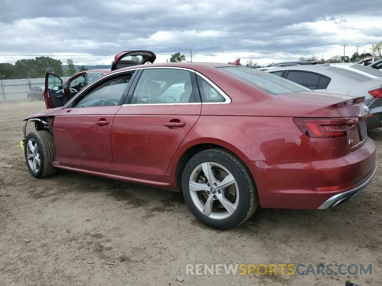 2 fotografías del automóvil dañado WAUDNAF4XKN018883 AUDI A4 2019
