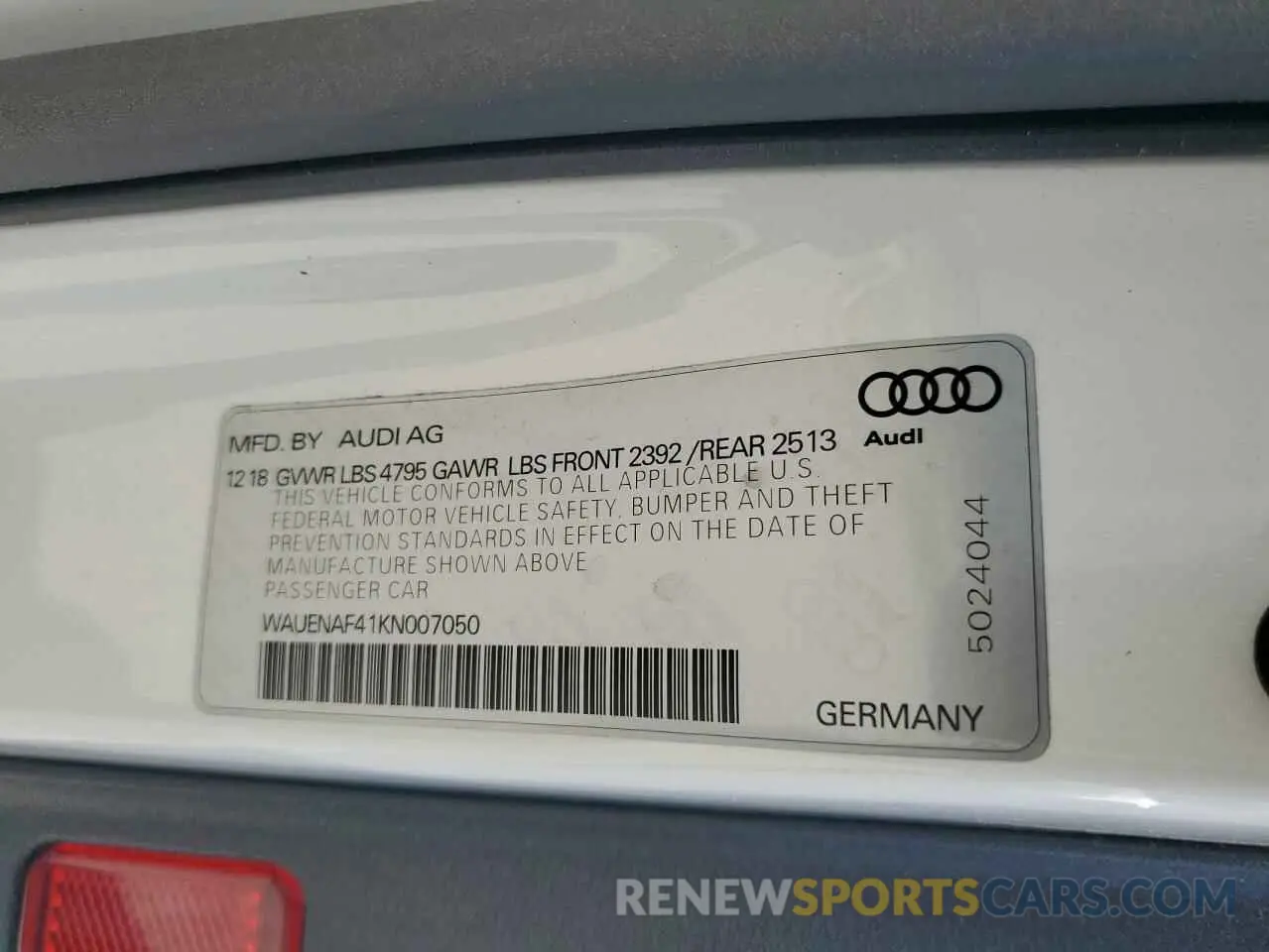 13 fotografías del automóvil dañado WAUENAF41KN007050 AUDI A4 2019