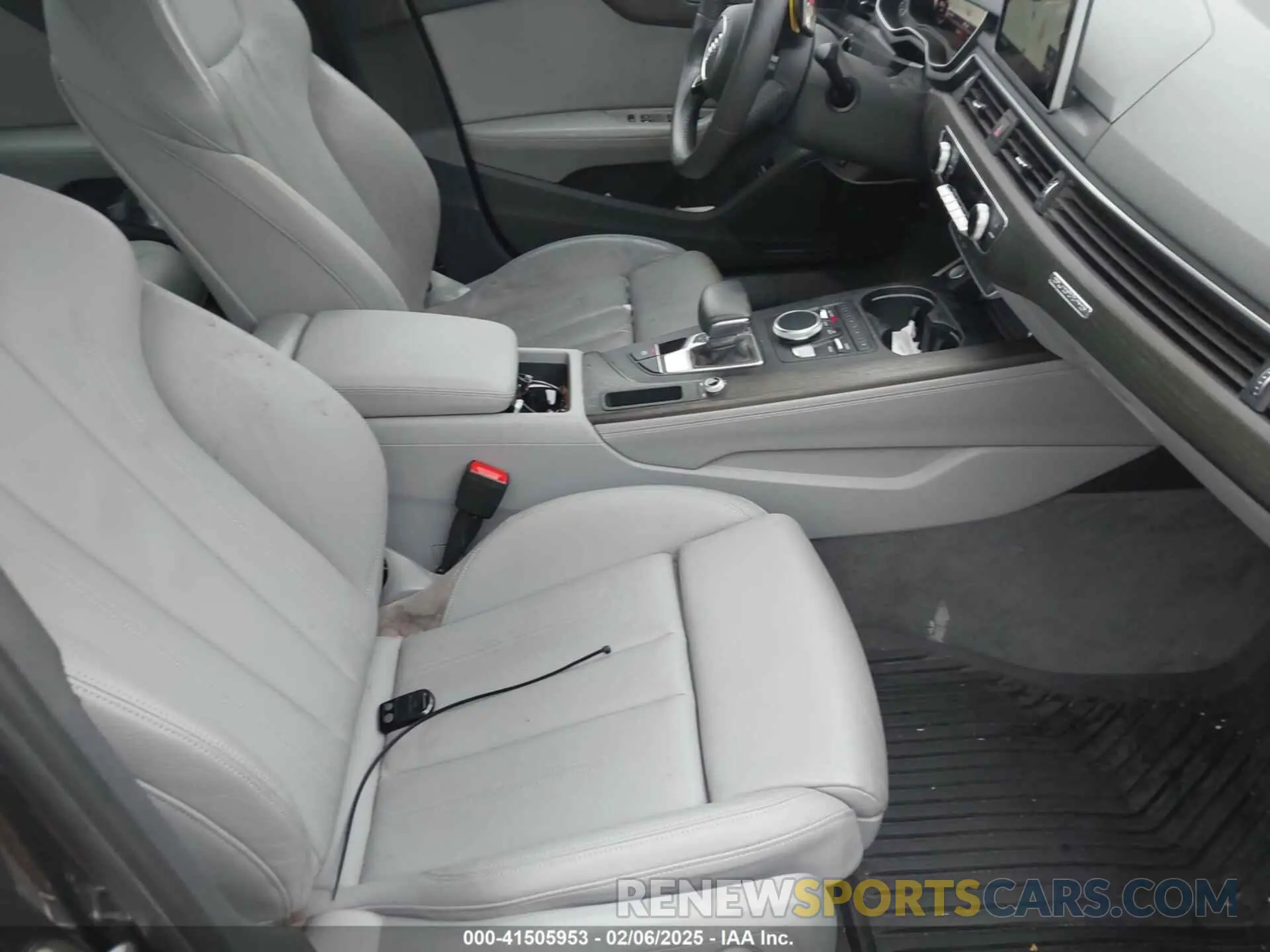 5 fotografías del automóvil dañado WAUENAF42KN012581 AUDI A4 2019