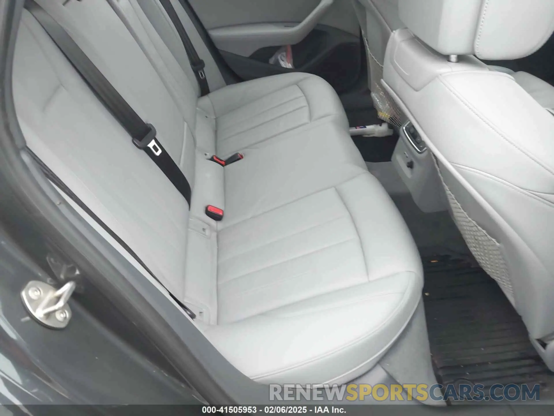 8 fotografías del automóvil dañado WAUENAF42KN012581 AUDI A4 2019