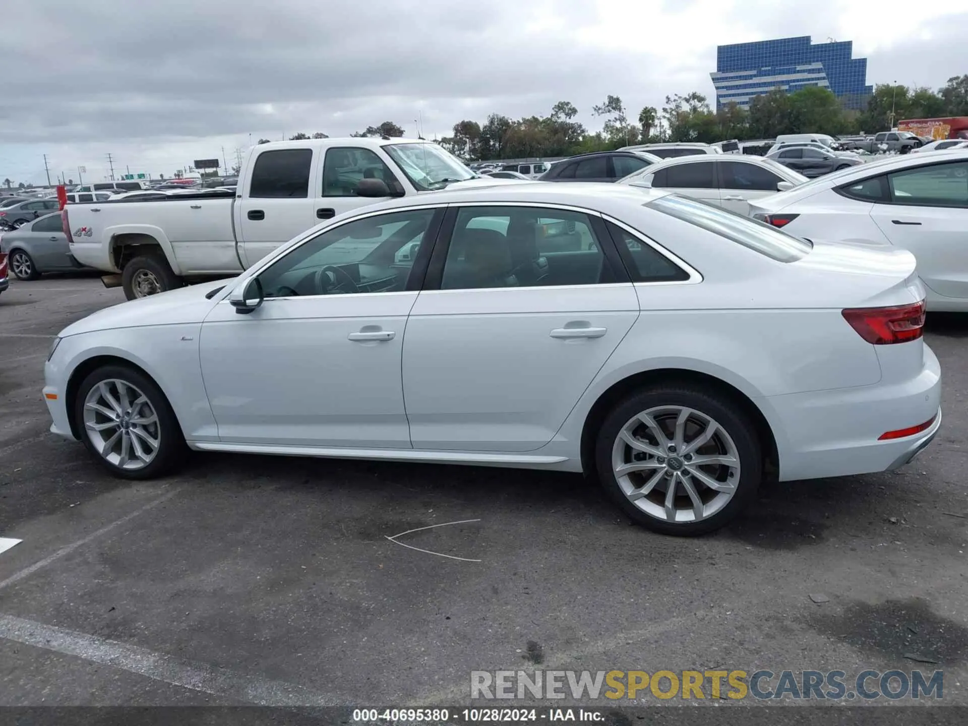 14 fotografías del automóvil dañado WAUENAF42KN013293 AUDI A4 2019
