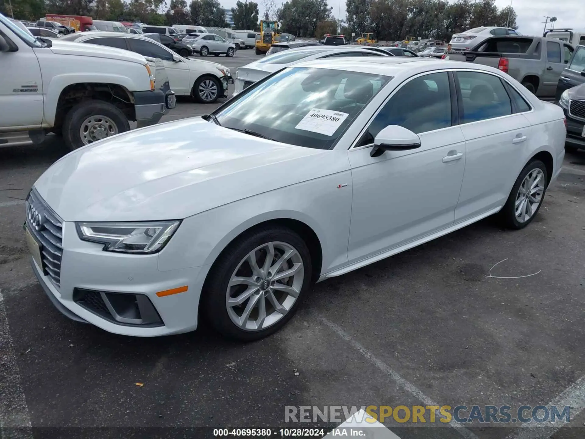 2 fotografías del automóvil dañado WAUENAF42KN013293 AUDI A4 2019