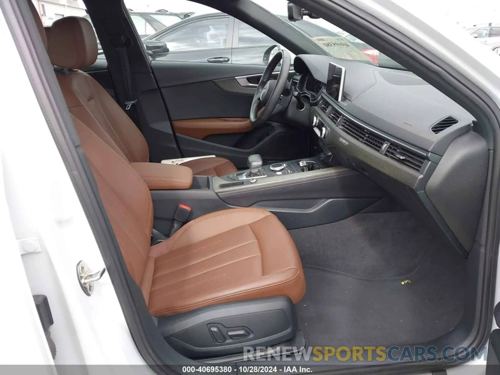 5 fotografías del automóvil dañado WAUENAF42KN013293 AUDI A4 2019