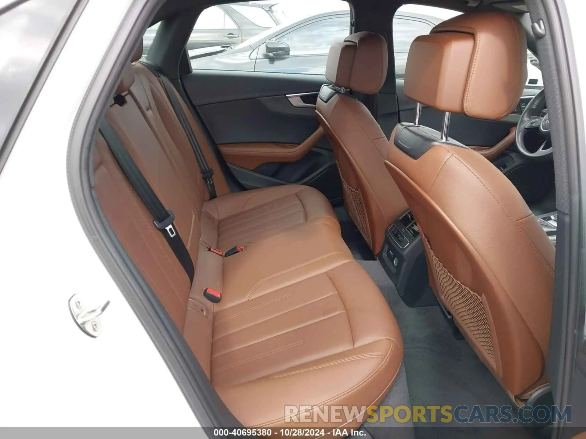 8 fotografías del automóvil dañado WAUENAF42KN013293 AUDI A4 2019
