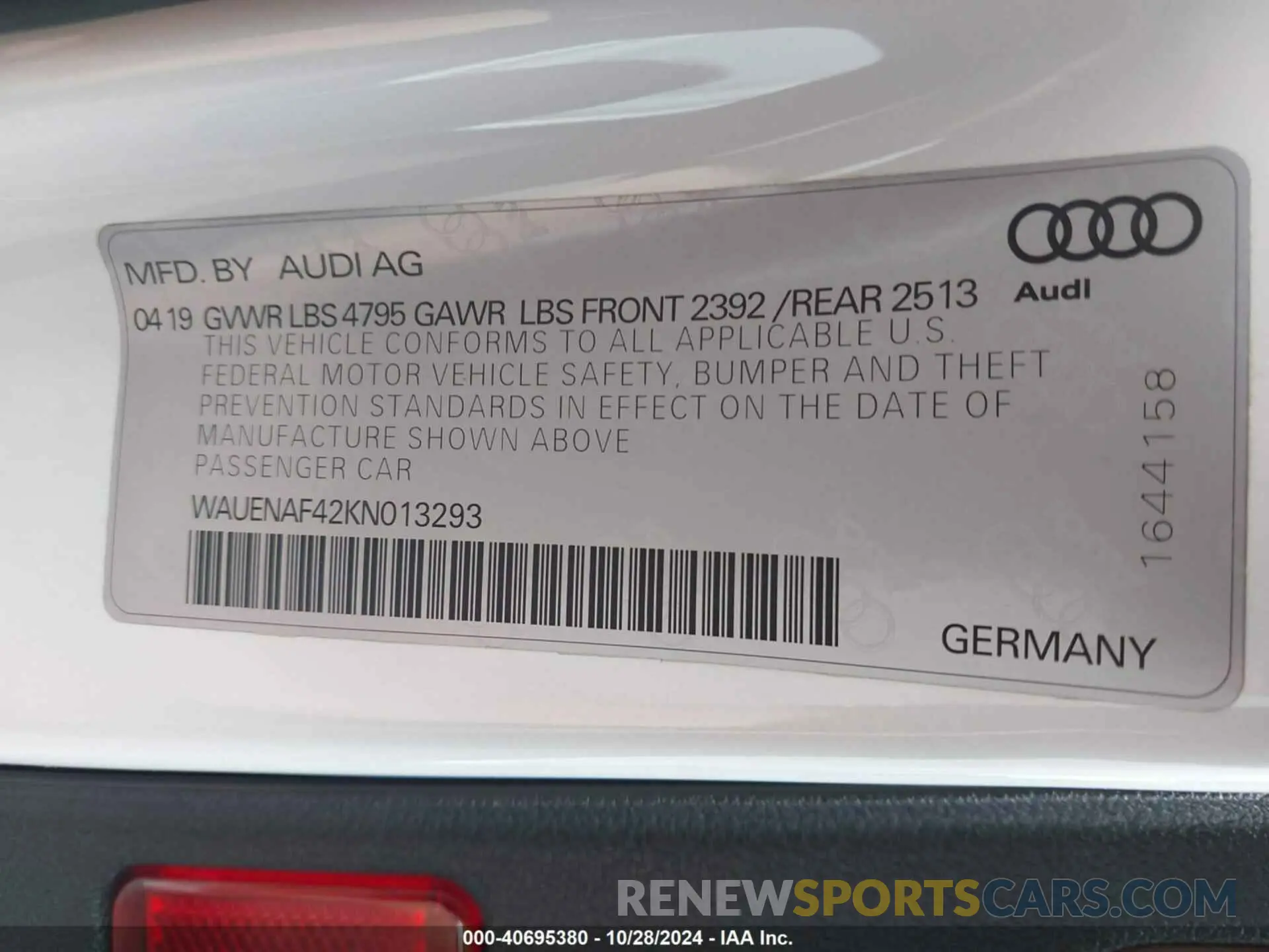 9 fotografías del automóvil dañado WAUENAF42KN013293 AUDI A4 2019