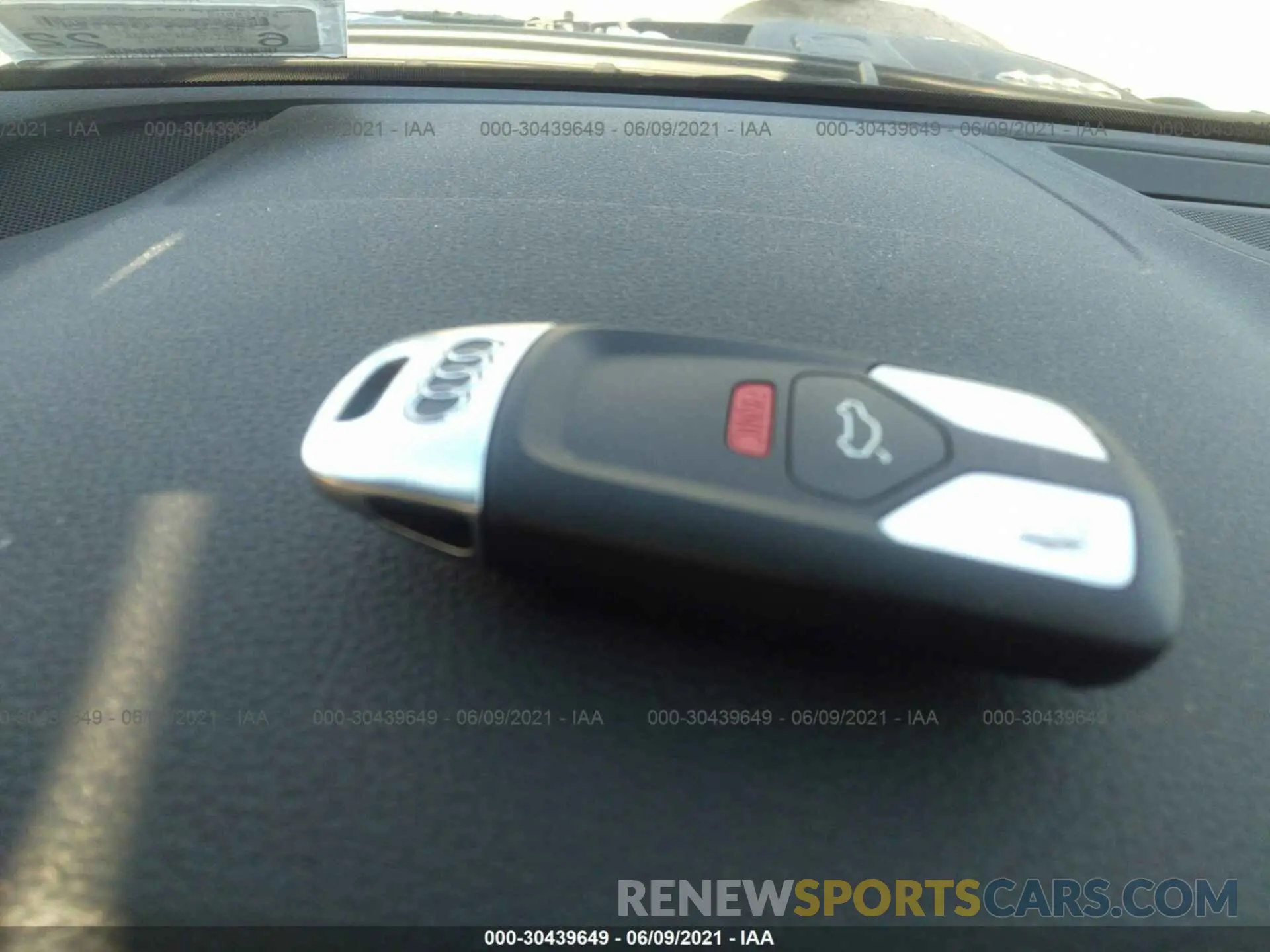 11 fotografías del automóvil dañado WAUENAF43KN002707 AUDI A4 2019