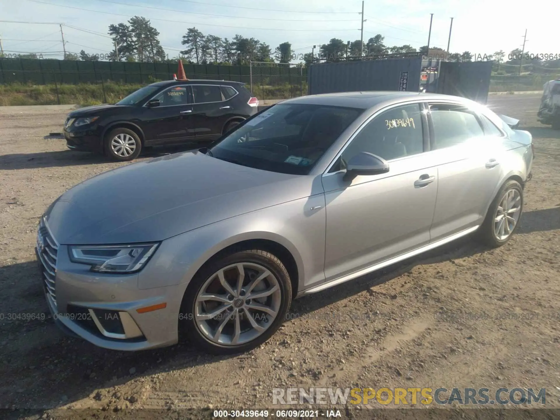 2 fotografías del automóvil dañado WAUENAF43KN002707 AUDI A4 2019