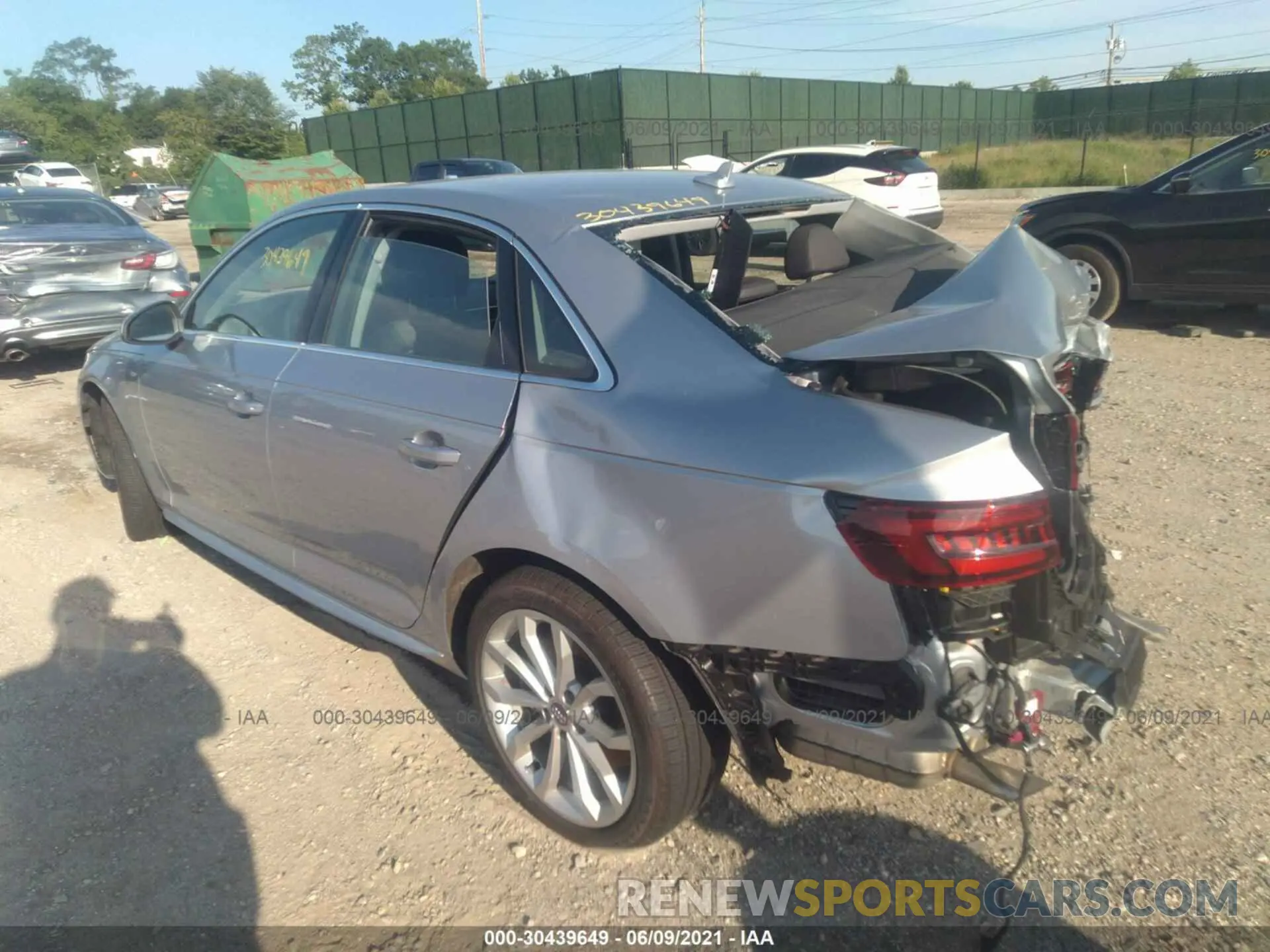 3 fotografías del automóvil dañado WAUENAF43KN002707 AUDI A4 2019