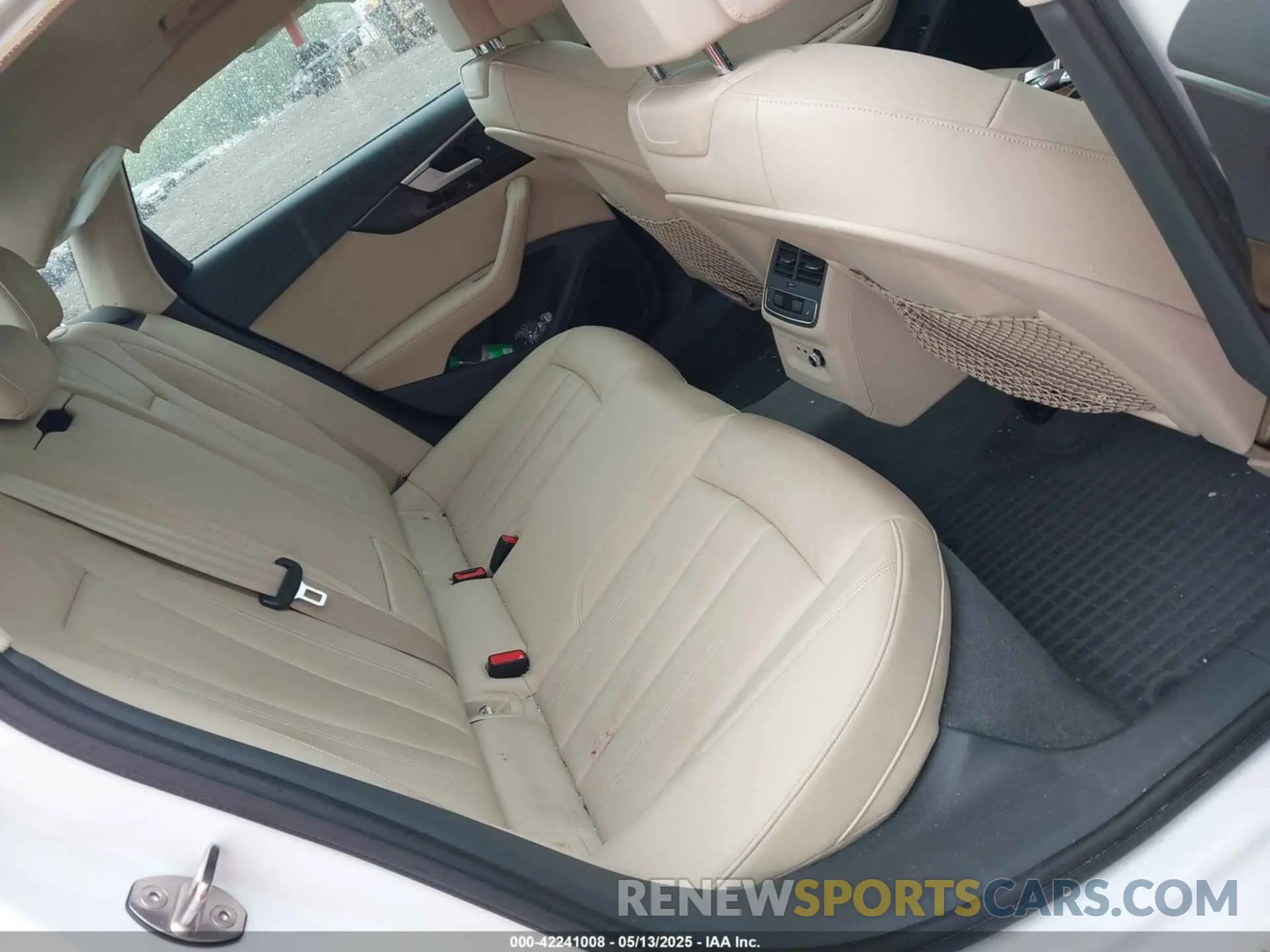 8 fotografías del automóvil dañado WAUENAF43KN005008 AUDI A4 2019