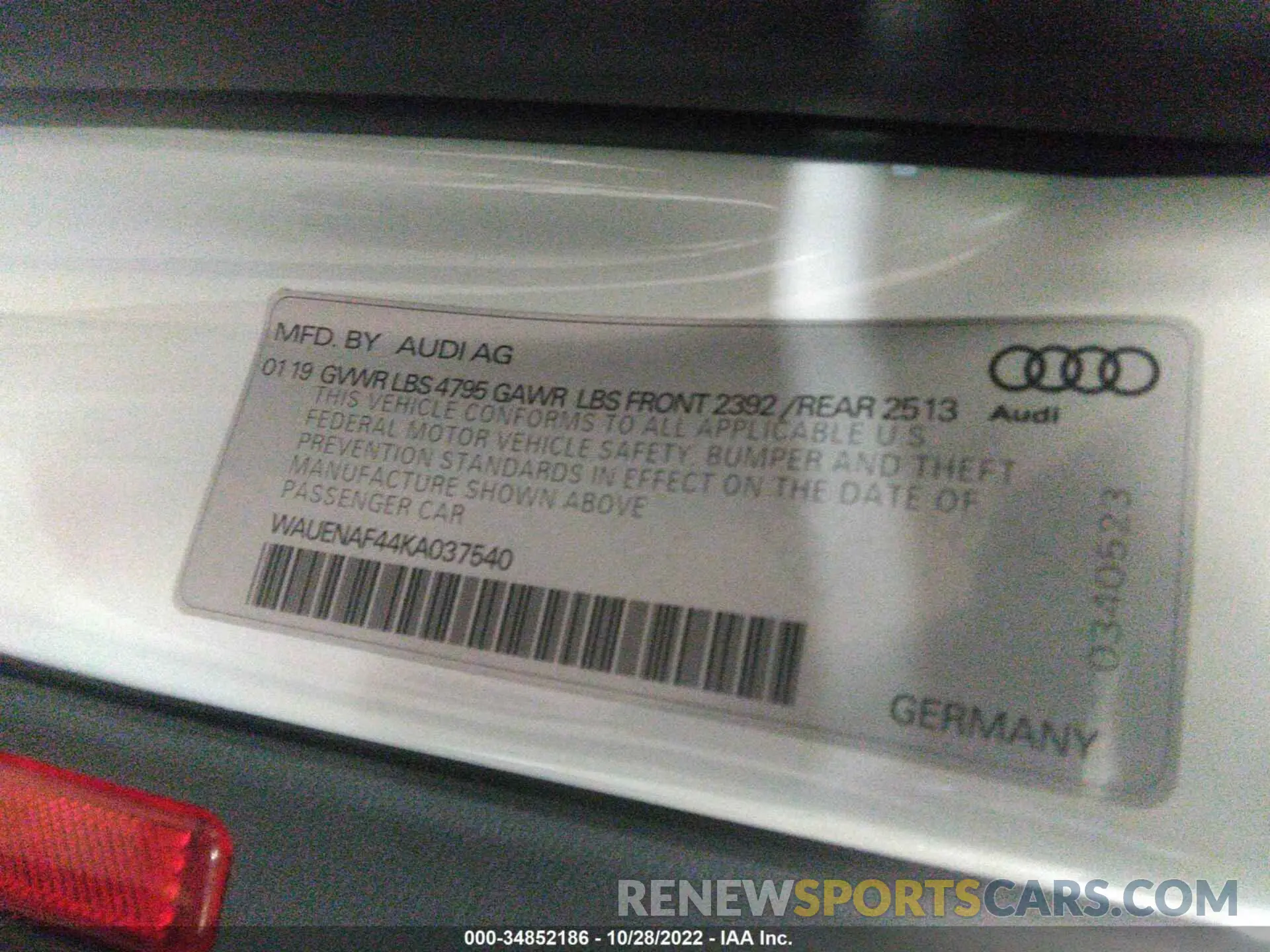 9 fotografías del automóvil dañado WAUENAF44KA037540 AUDI A4 2019