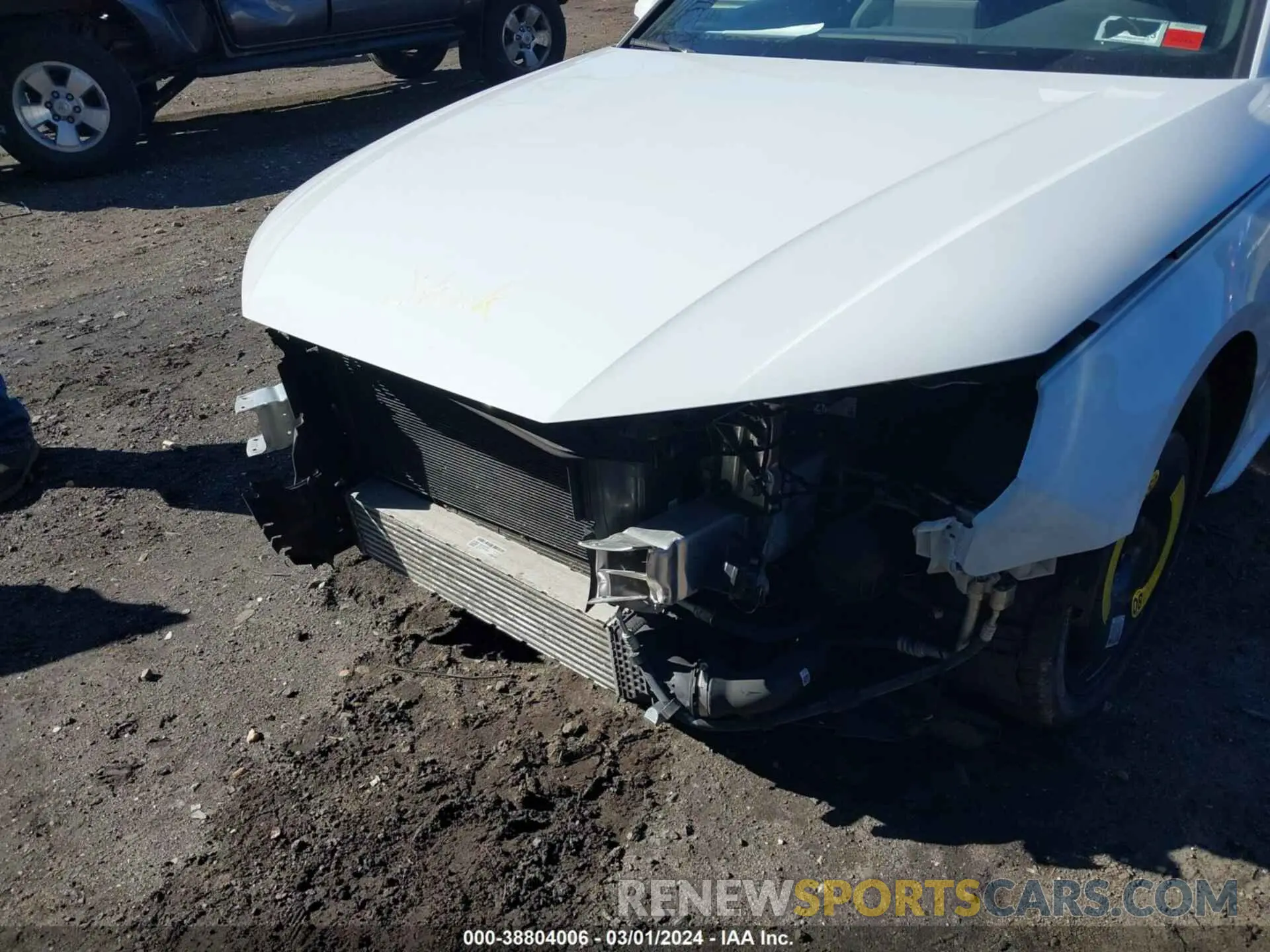 6 fotografías del automóvil dañado WAUENAF44KA070084 AUDI A4 2019