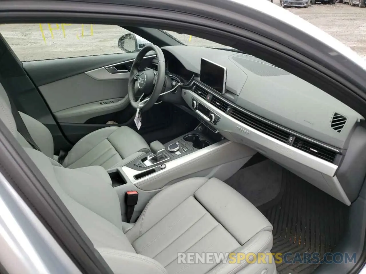 5 fotografías del automóvil dañado WAUENAF45KA096919 AUDI A4 2019