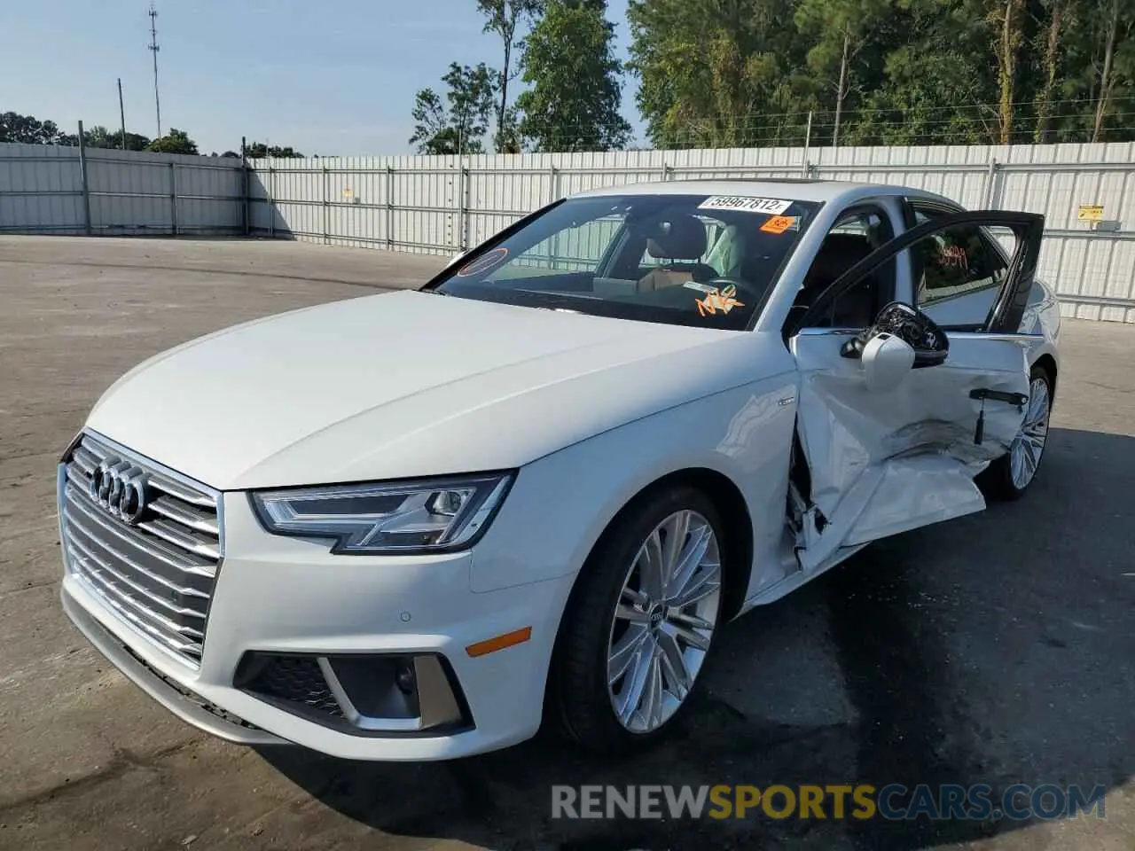 2 fotografías del automóvil dañado WAUENAF45KN011604 AUDI A4 2019