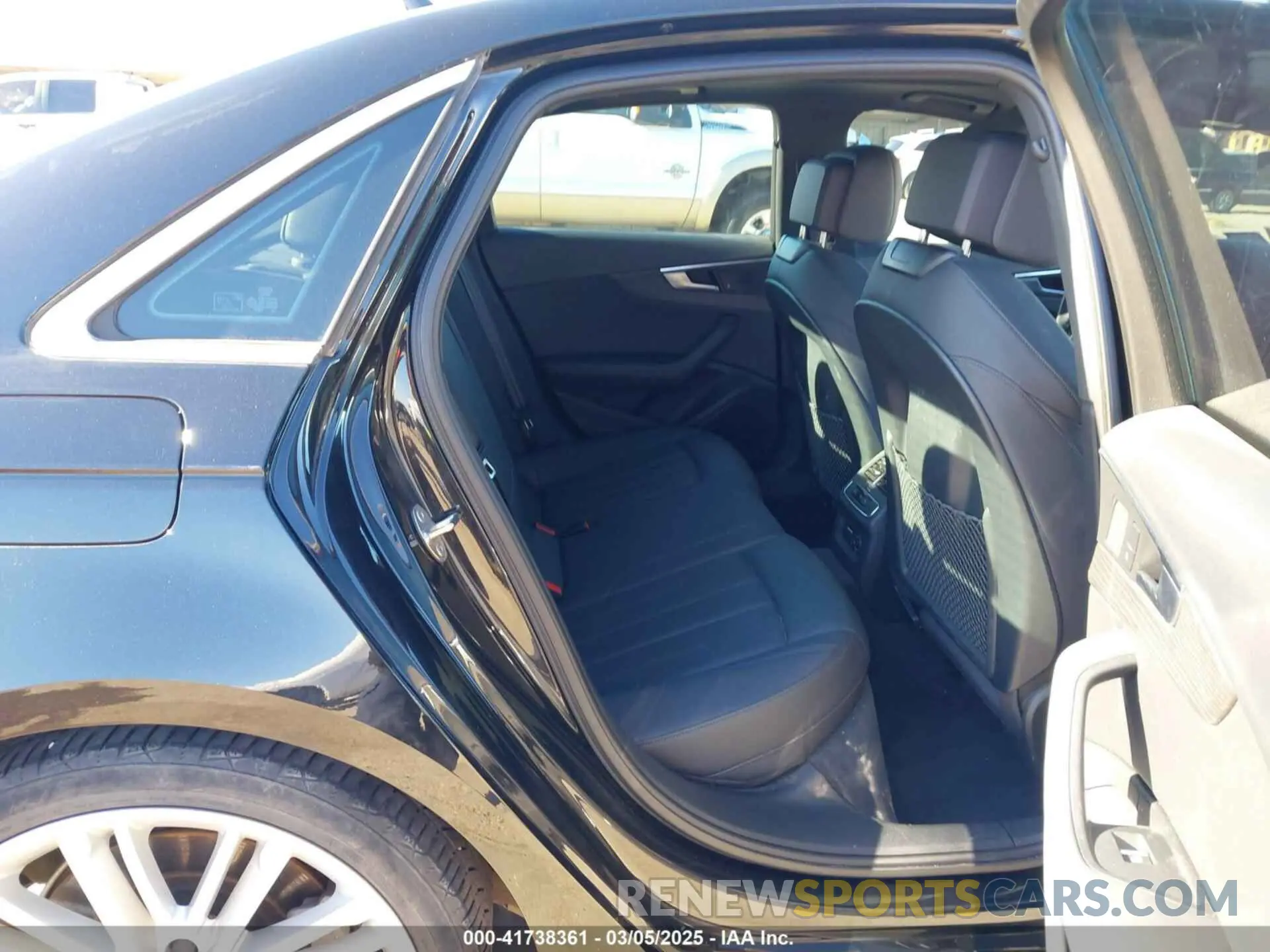 8 fotografías del automóvil dañado WAUENAF46KA035160 AUDI A4 2019