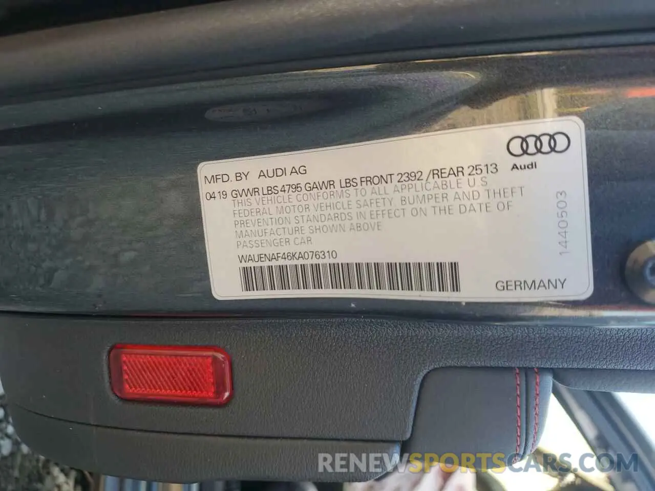 13 fotografías del automóvil dañado WAUENAF46KA076310 AUDI A4 2019