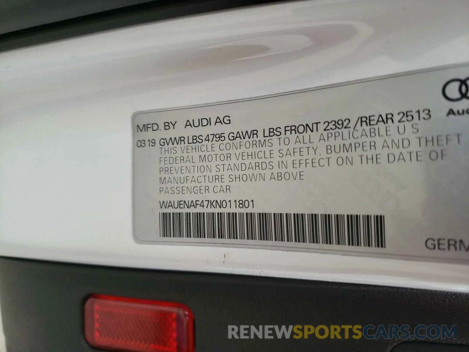 10 fotografías del automóvil dañado WAUENAF47KN011801 AUDI A4 2019