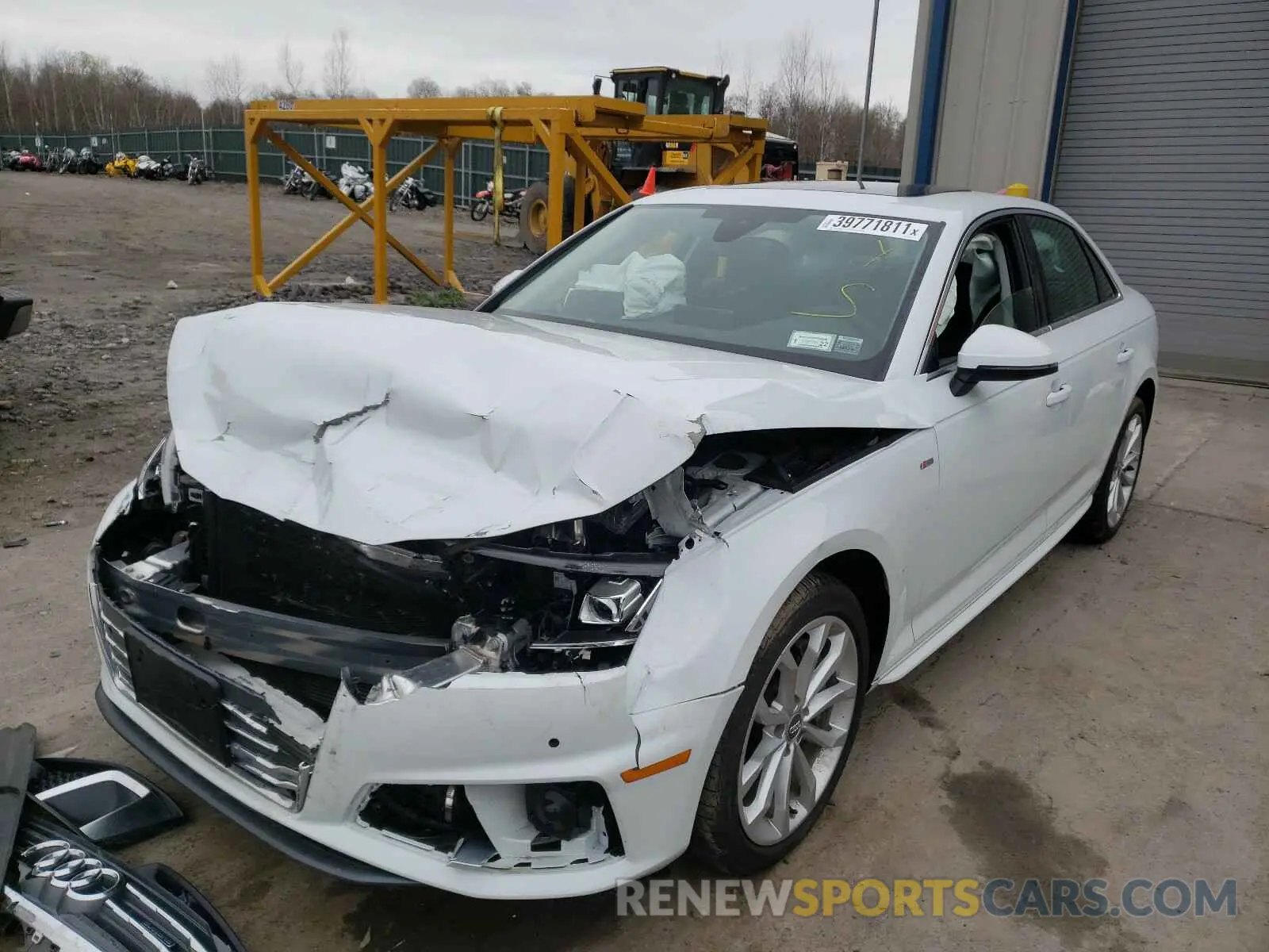 2 fotografías del automóvil dañado WAUENAF47KN011801 AUDI A4 2019