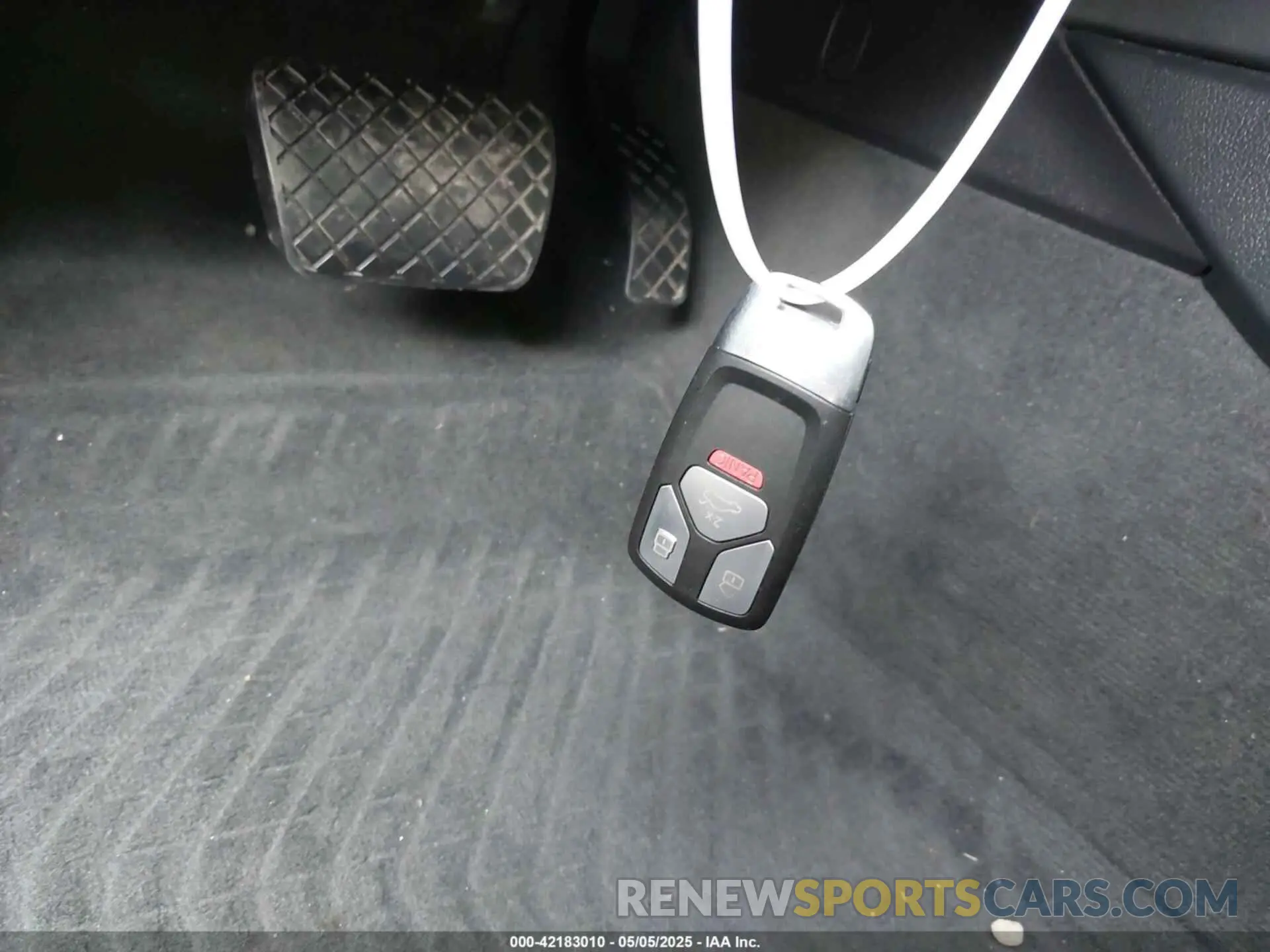 11 fotografías del automóvil dañado WAUENAF47KN014343 AUDI A4 2019