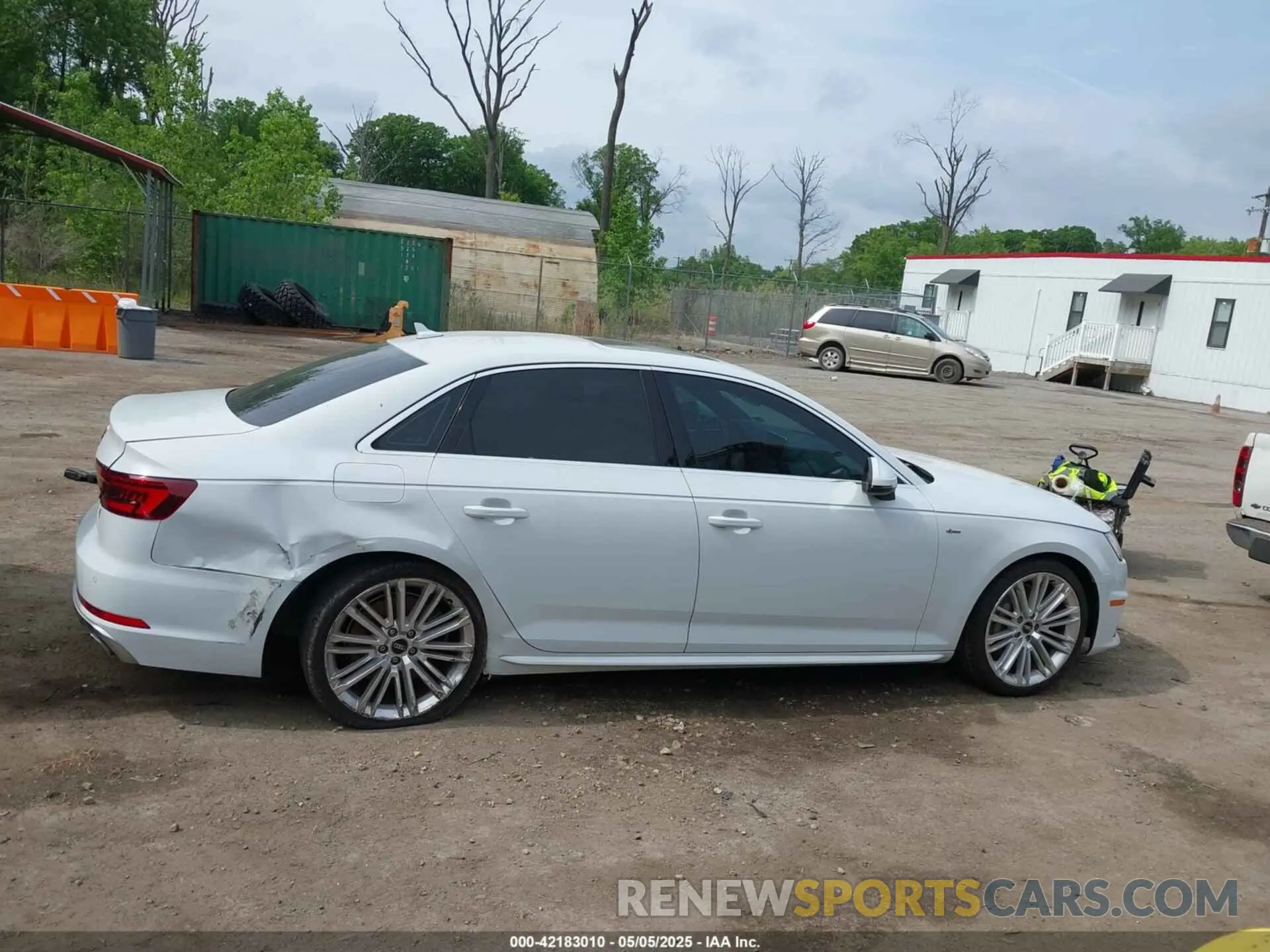 13 fotografías del automóvil dañado WAUENAF47KN014343 AUDI A4 2019