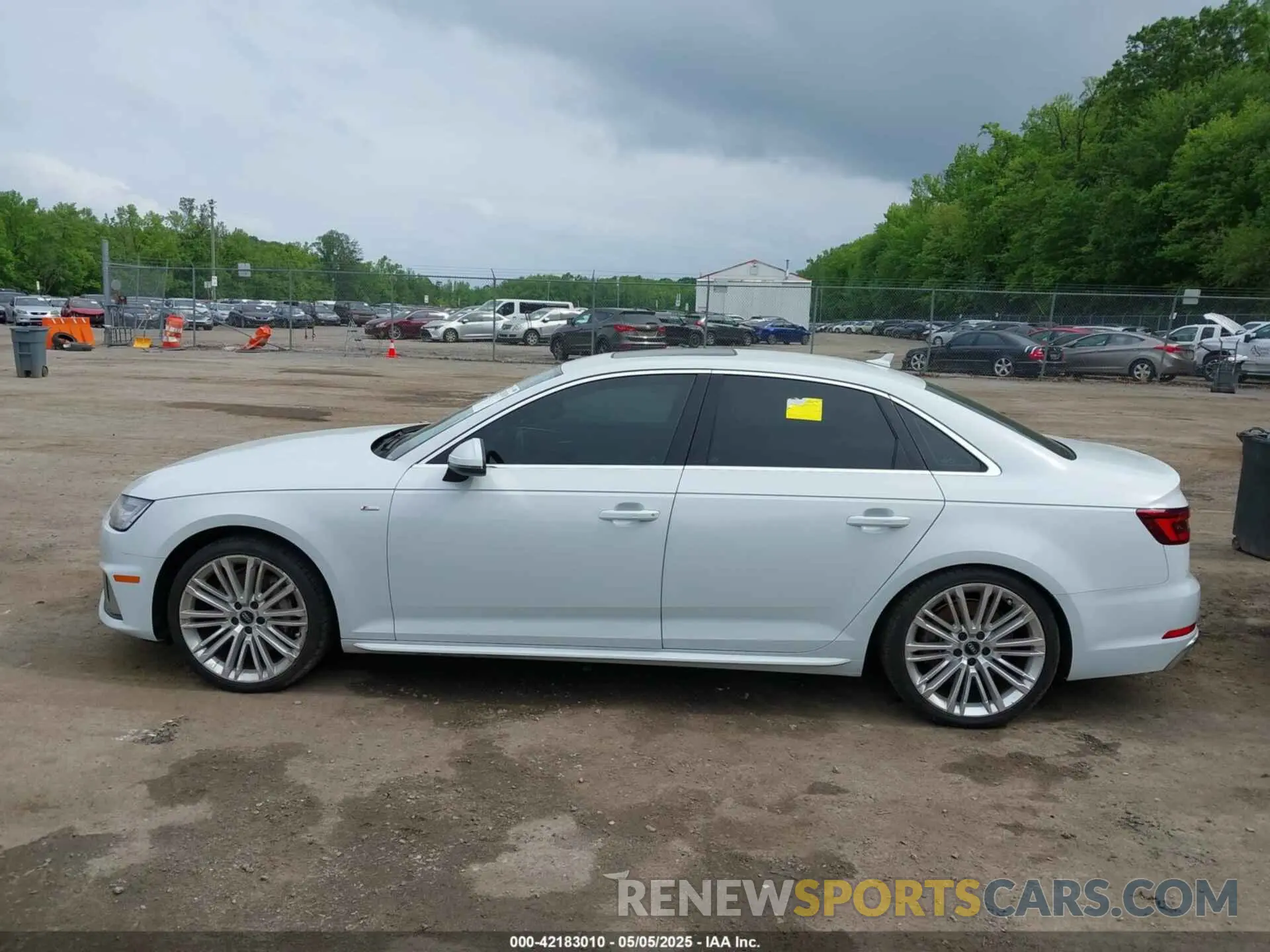 14 fotografías del automóvil dañado WAUENAF47KN014343 AUDI A4 2019