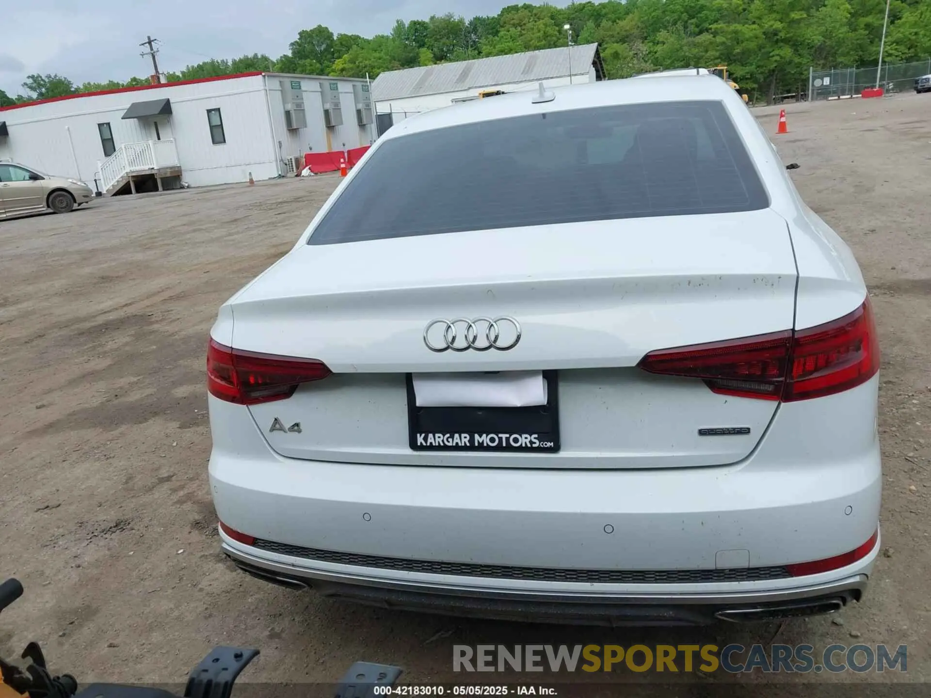 16 fotografías del automóvil dañado WAUENAF47KN014343 AUDI A4 2019